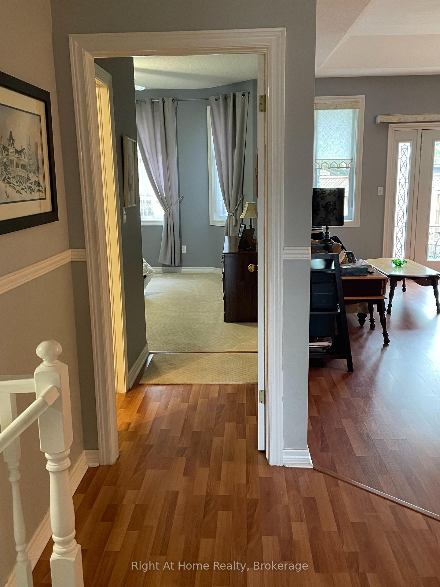 2 Bedrooms Condo at 84 Greentrail, Hamilton For sale
