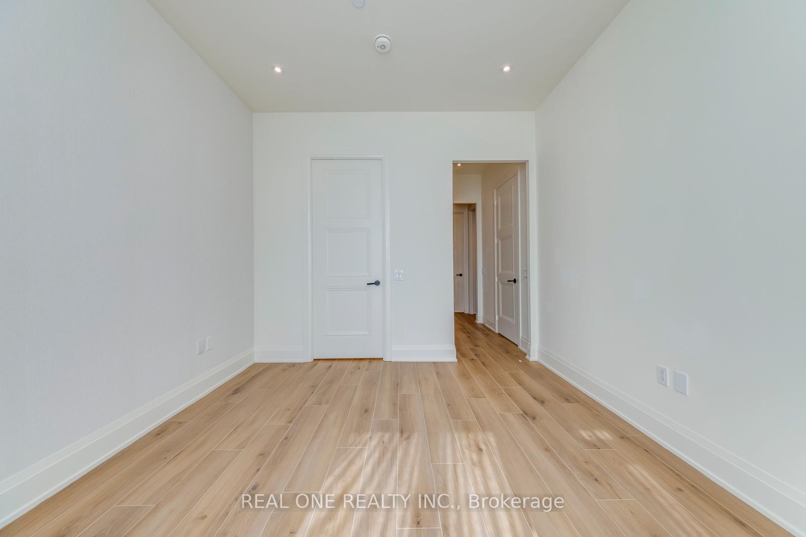 3 Bedrooms Condo at 509 Dundas, Oakville For sale