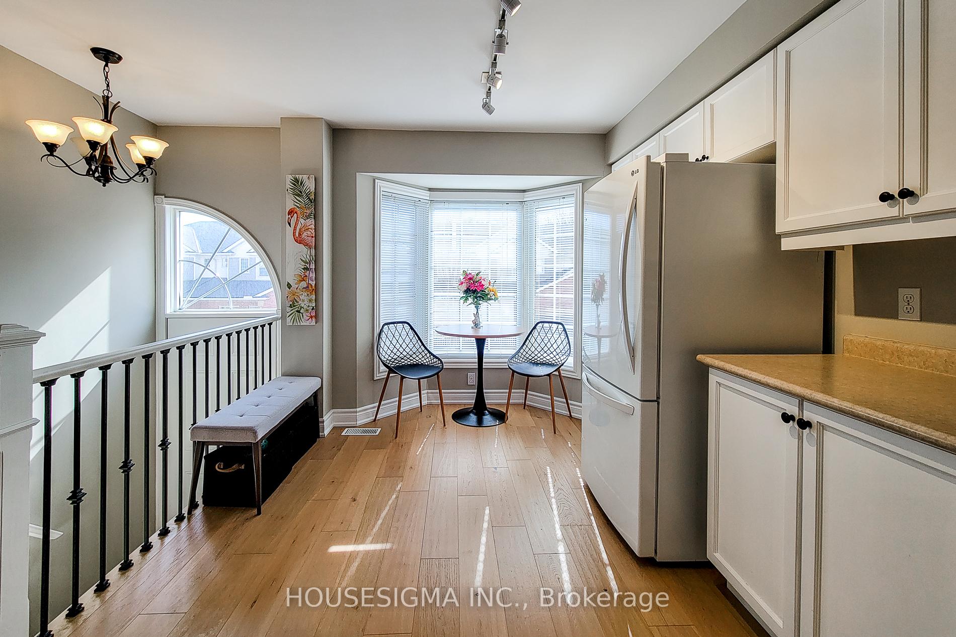 2 Bedrooms Condo at 3480 Upper Middle, Burlington For sale