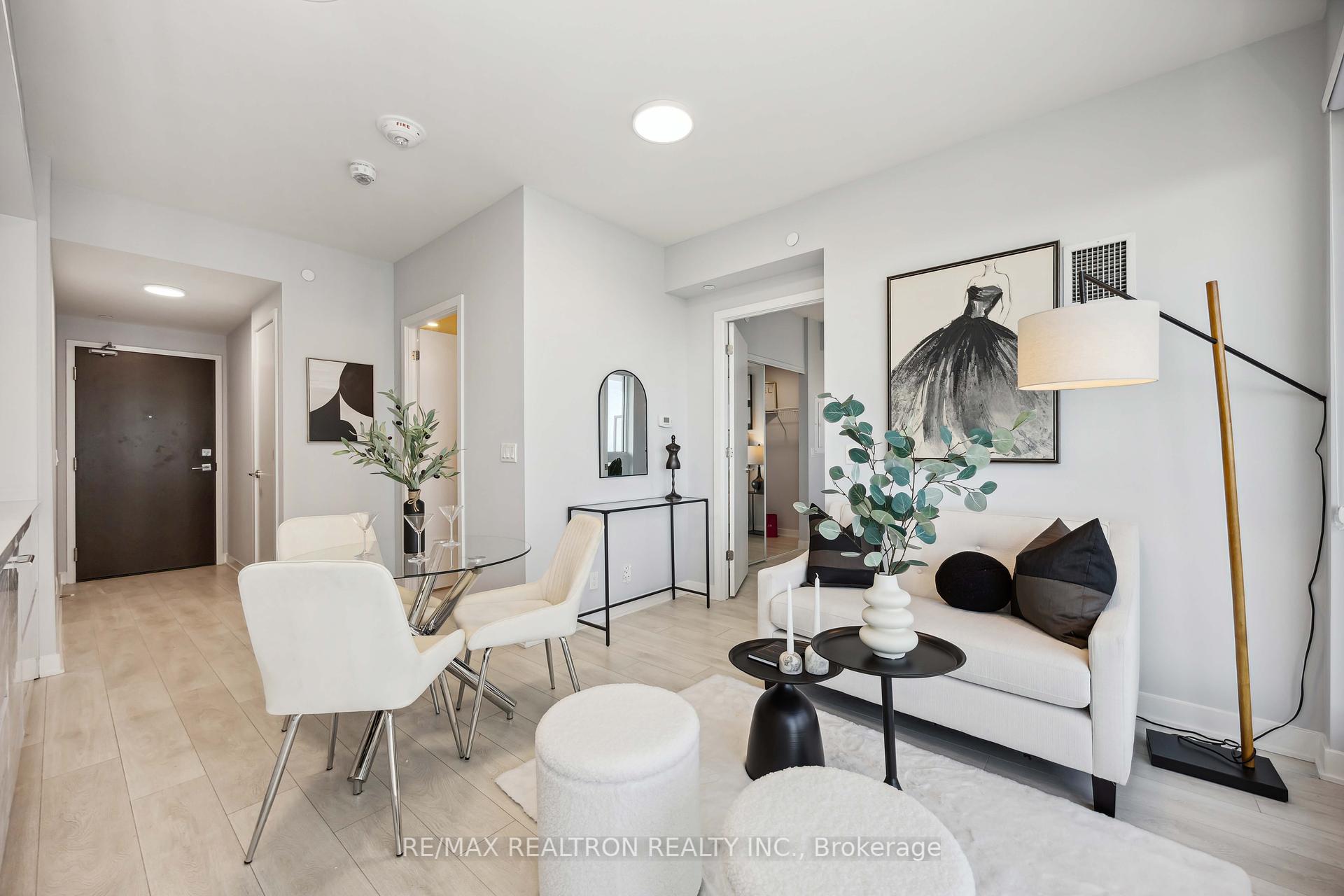 1 Bedroom Condo at 2221 Yonge, Toronto For sale