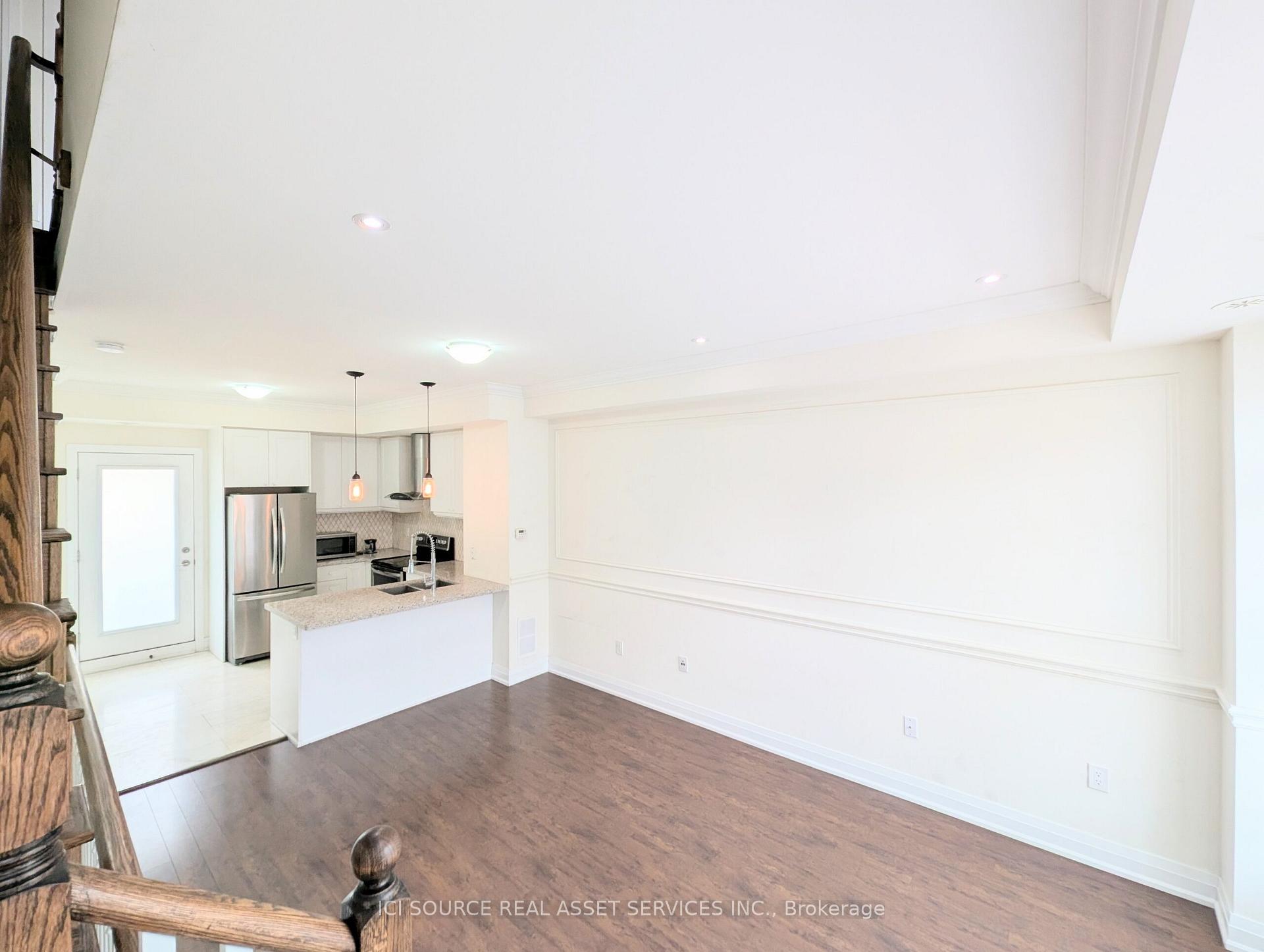 2 Bedrooms Condo at 3077 Cawthra,  Mississauga For sale