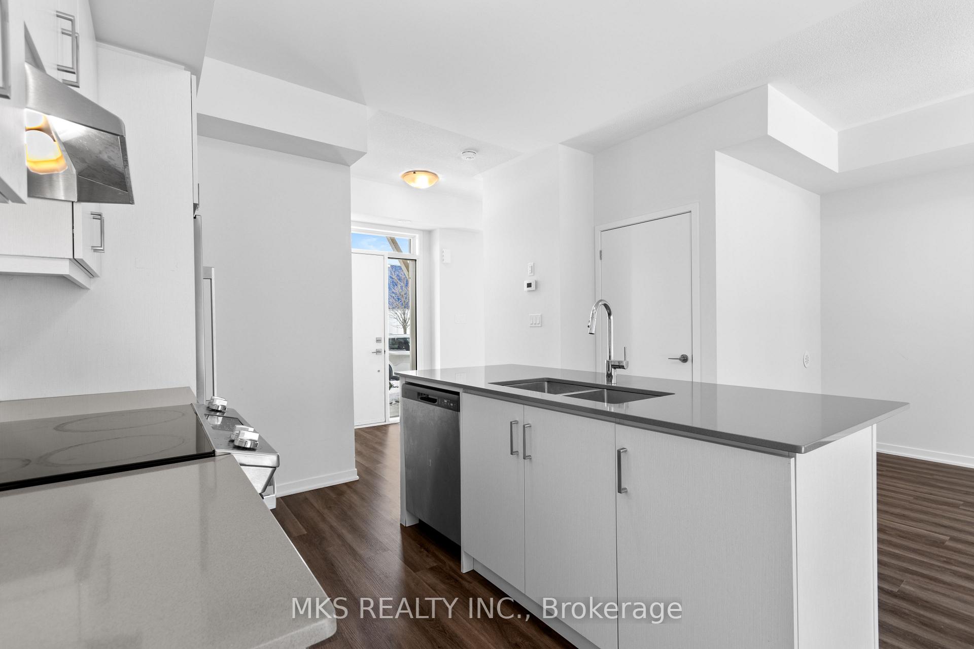 3 Bedrooms Condo at 23 Mable Smith,  Vaughan For sale