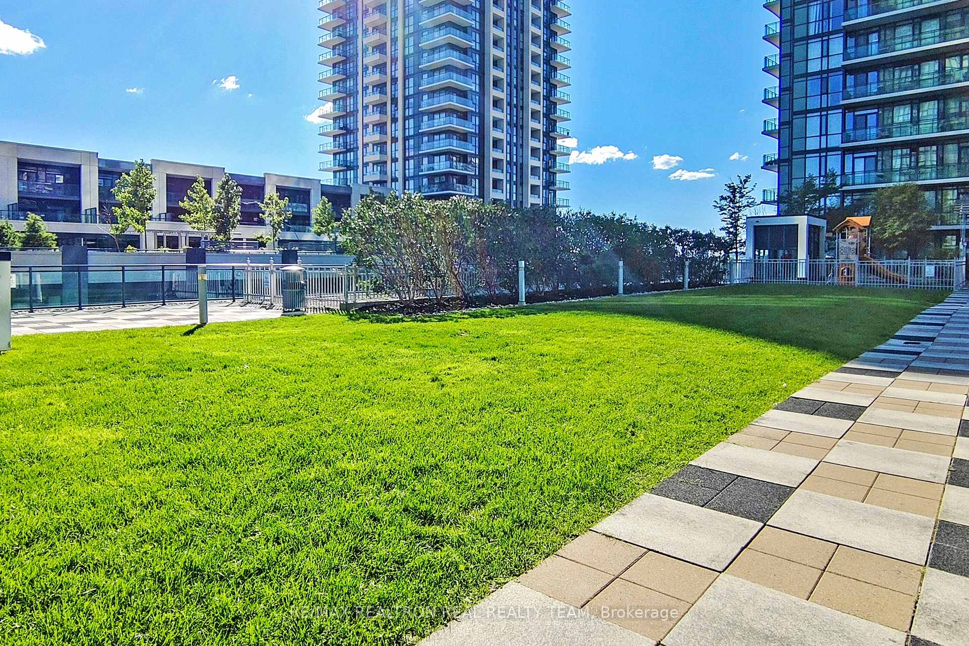 1 Bedroom Condo at 4070 Confederation, Mississauga For sale