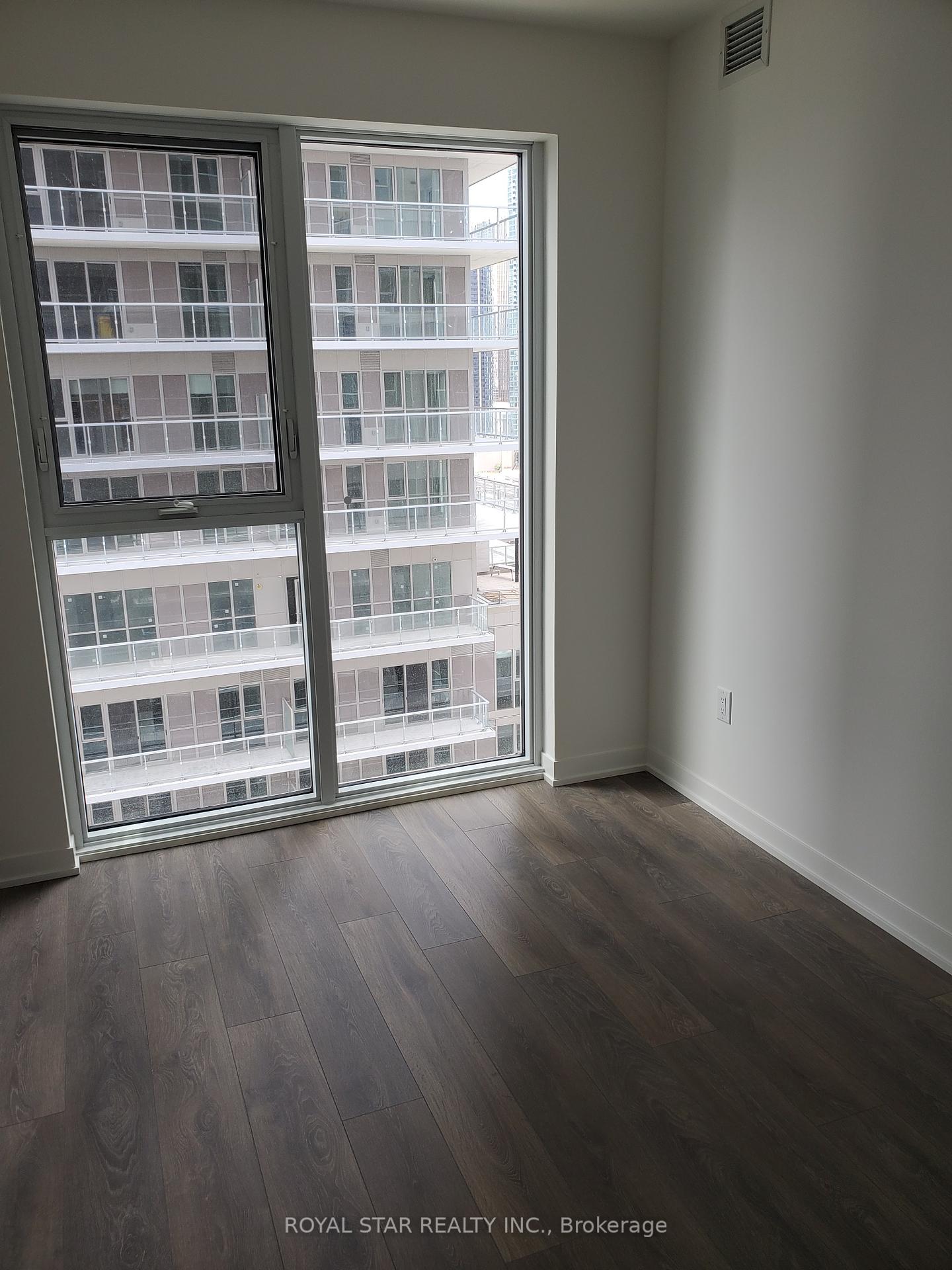 2 Bedrooms Condo at 20 Richardson, Toronto For sale