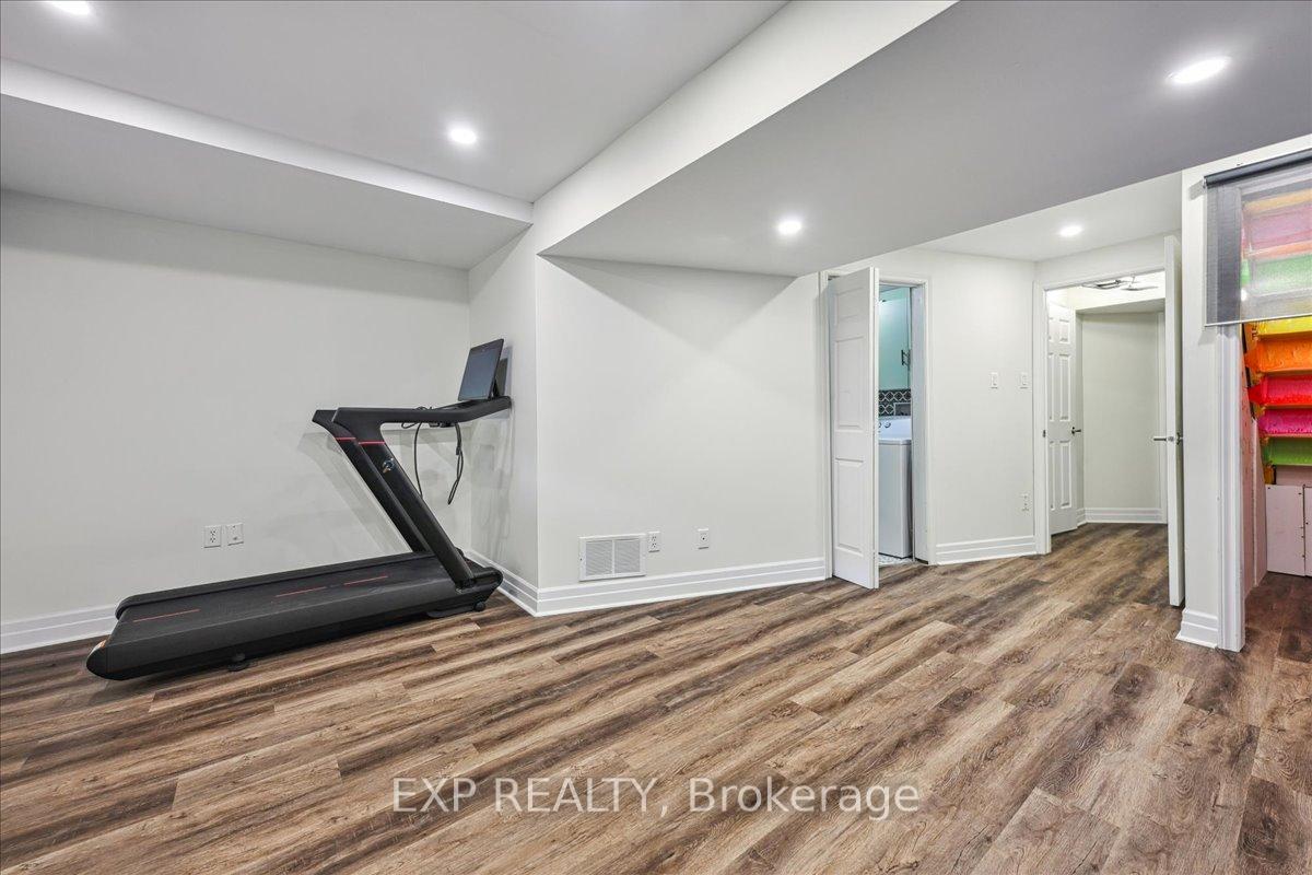 3 Bedrooms Condo at 2920 Headon Forest, Burlington For sale