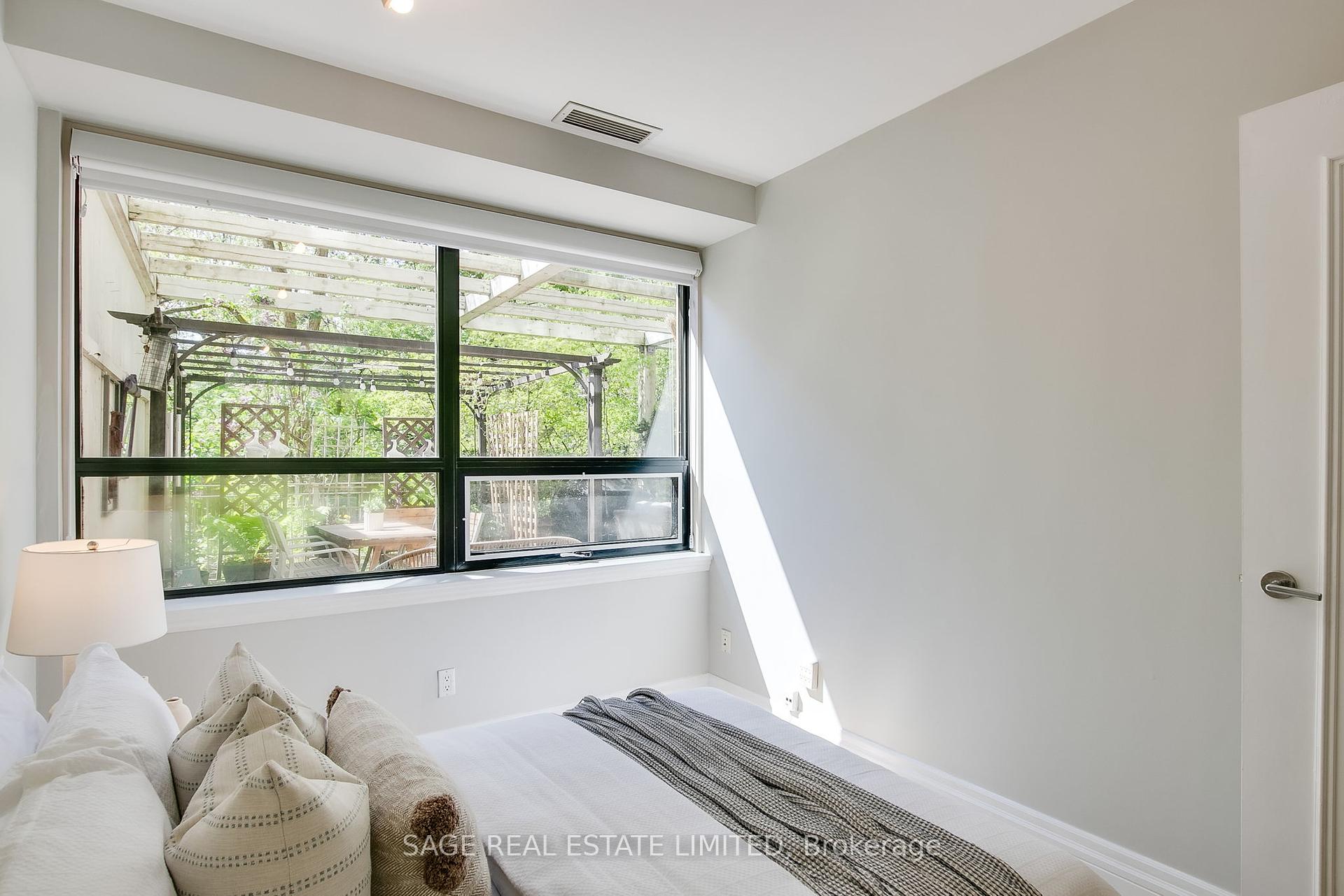 2 Bedrooms Condo at 111 Merton, Toronto For sale