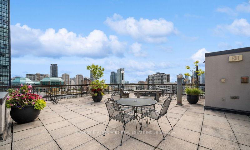 2 Bedrooms Condo at 71 Charles,  Toronto For sale