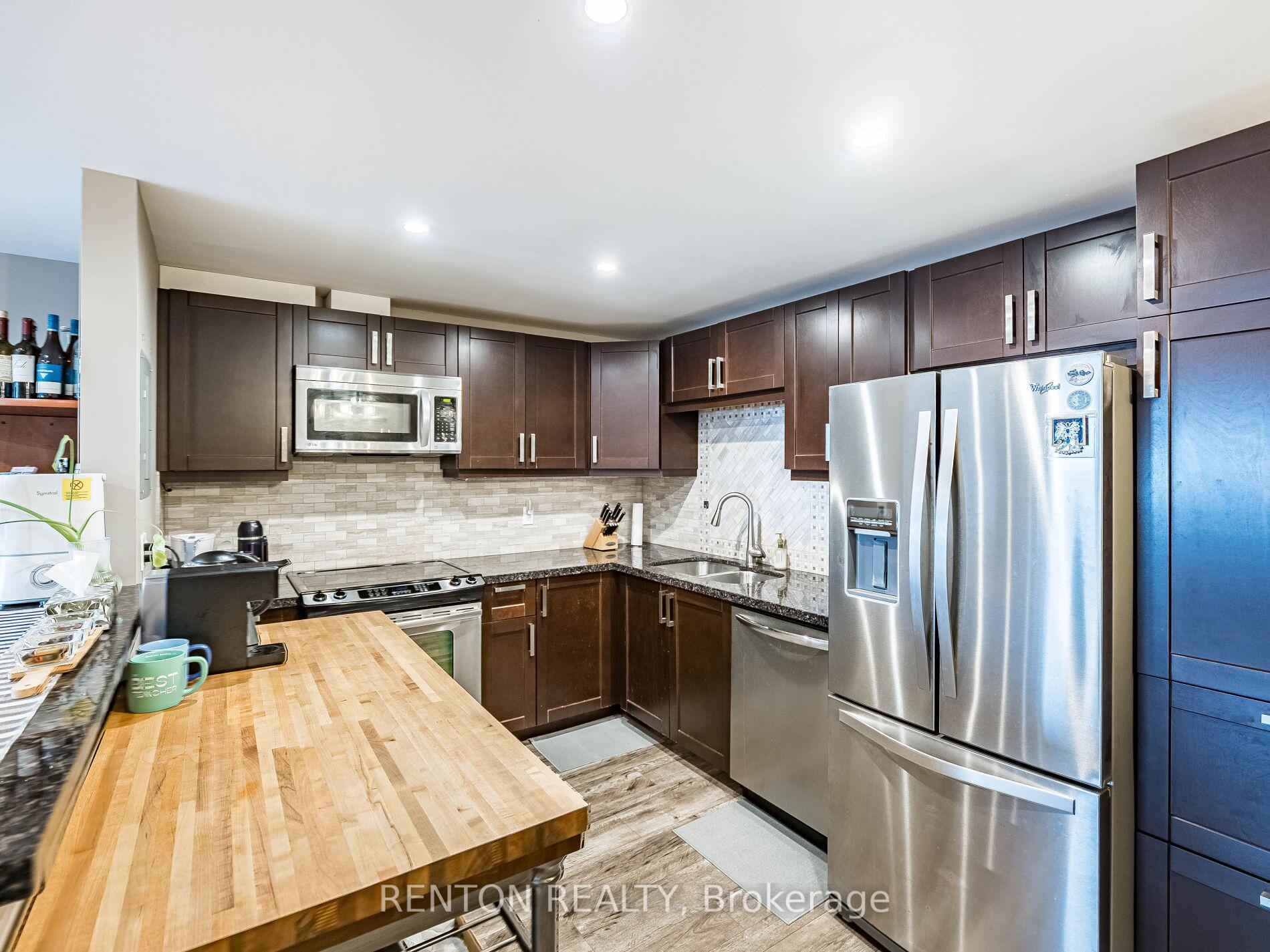 2 Bedrooms Condo at 6720 Glen Erin,  Mississauga For sale