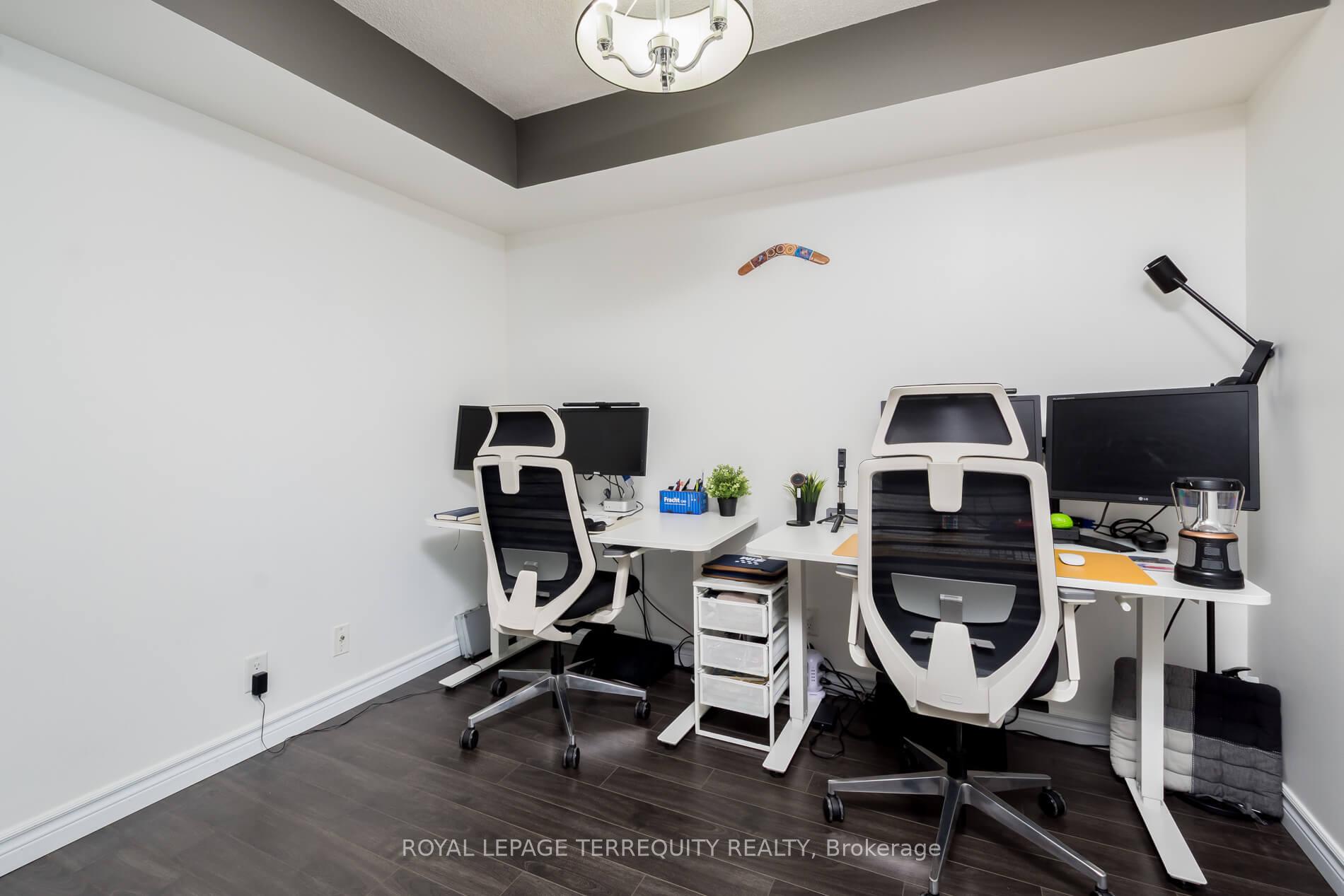 2 Bedrooms Condo at 600 Fleet, Toronto For sale