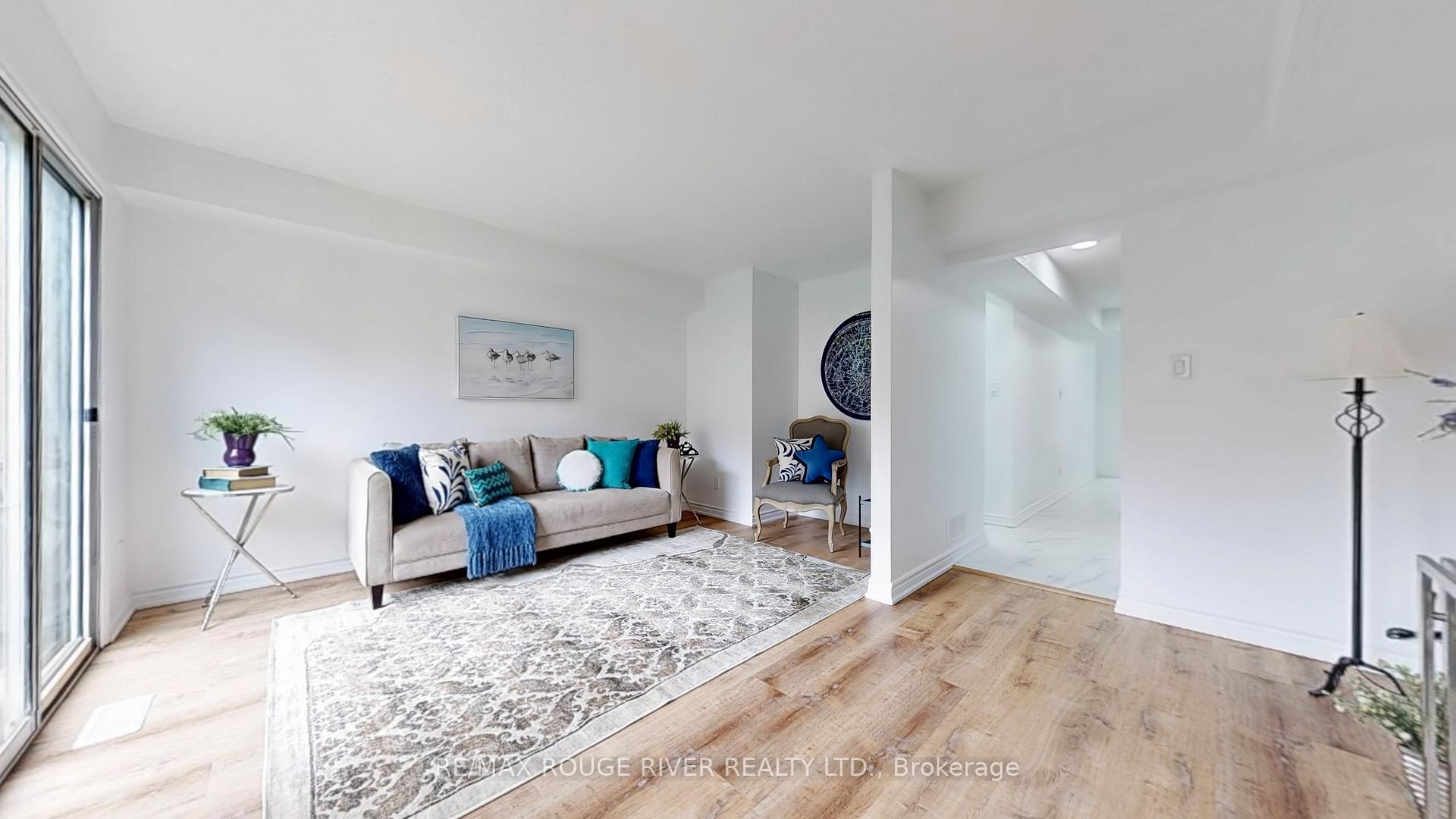 3 Bedrooms Condo at 2 Dowry, Toronto For sale