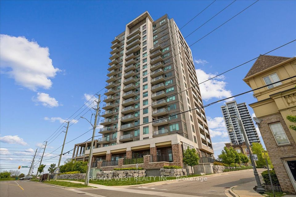 1215 Bayly