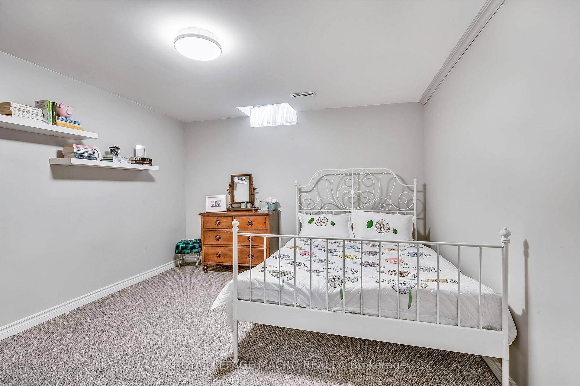 4 Bedrooms Condo at 2055 Walkers, Burlington For sale