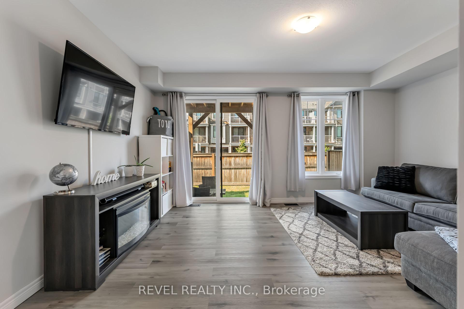 3 Bedrooms Condo at 288 Glover, Hamilton For sale