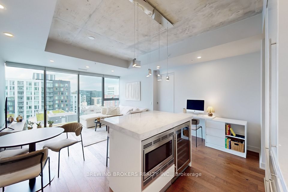 629 King St W