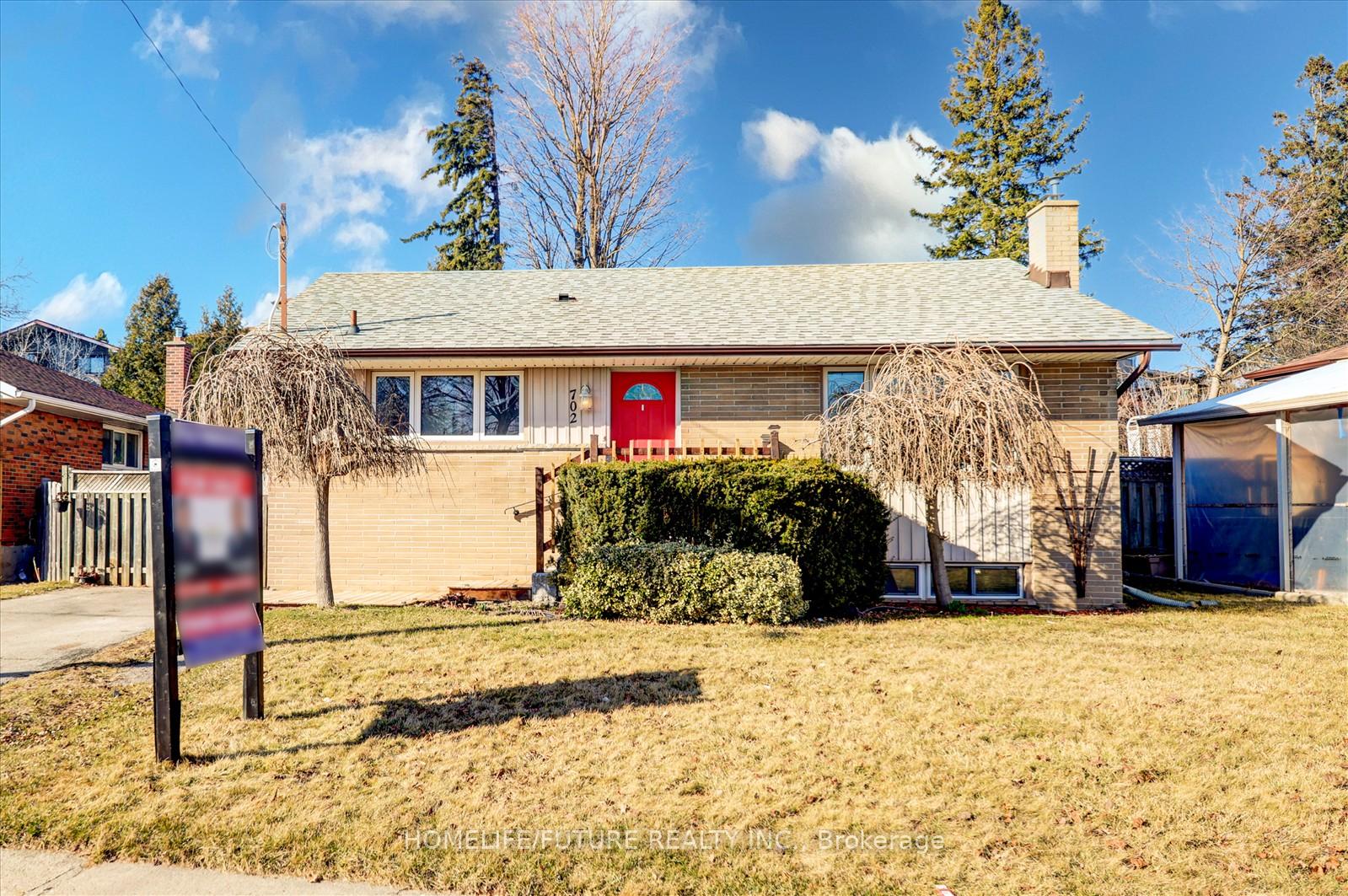 702 Emerson Avenue, Oshawa, ON L1H 3L3
