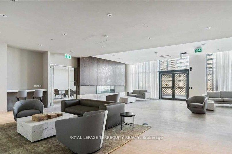2 Bedrooms Condo at 3900 Confederation, Mississauga For sale