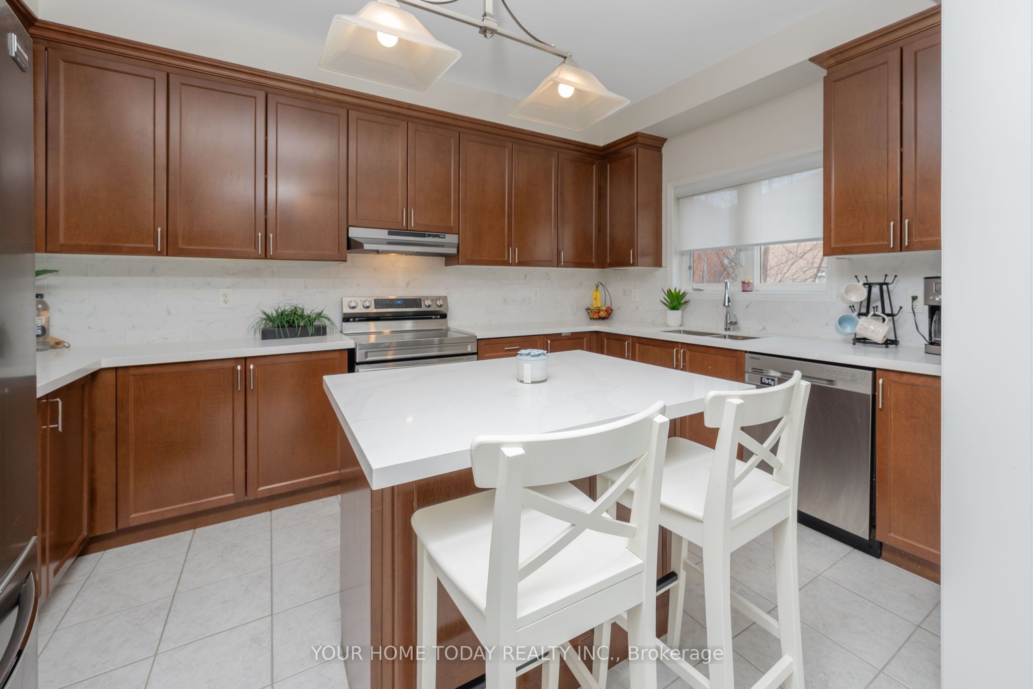 17 Chetholme Place