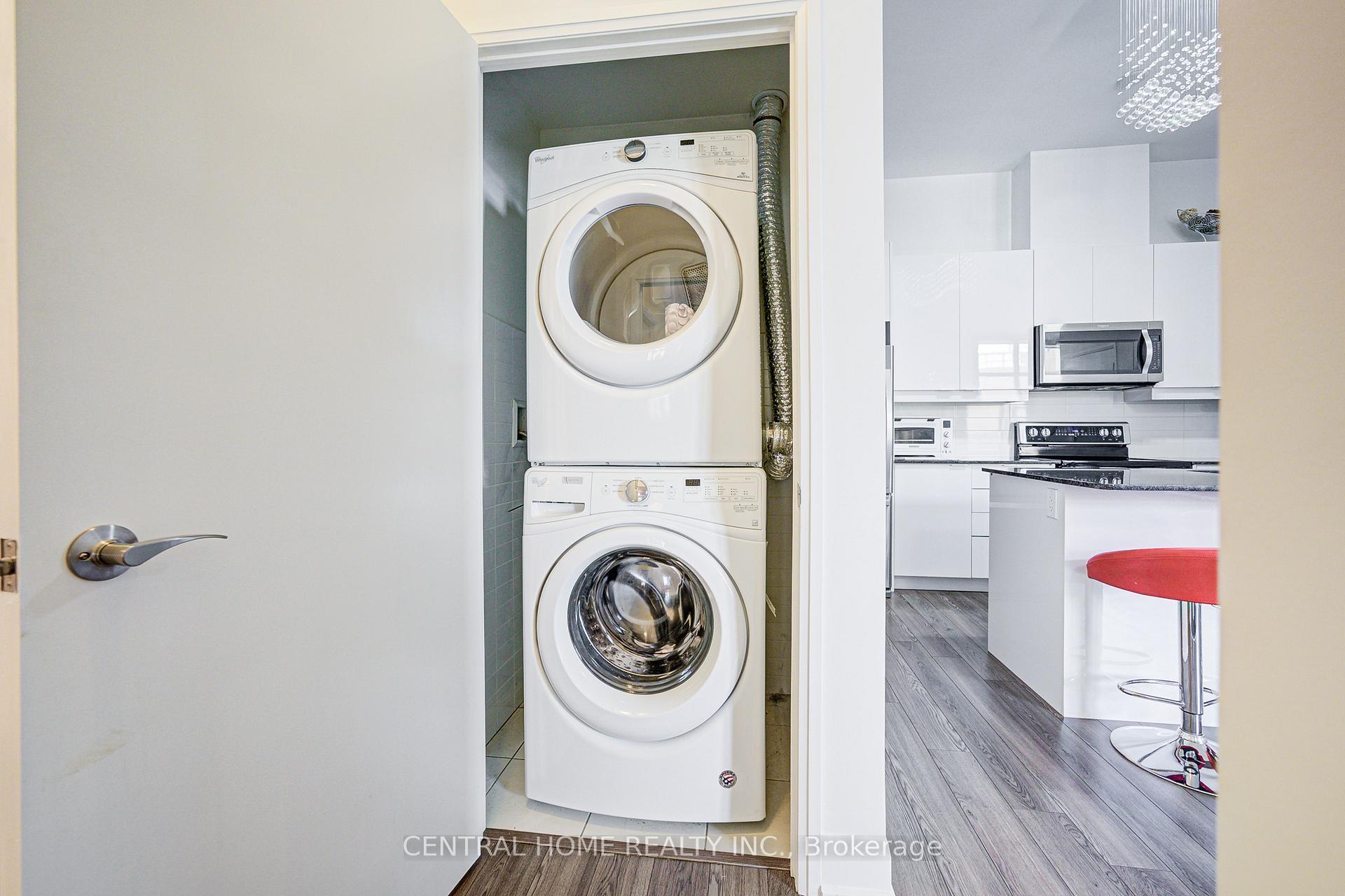 2 Bedrooms Condo at 2910 Highway 7, Vaughan For sale