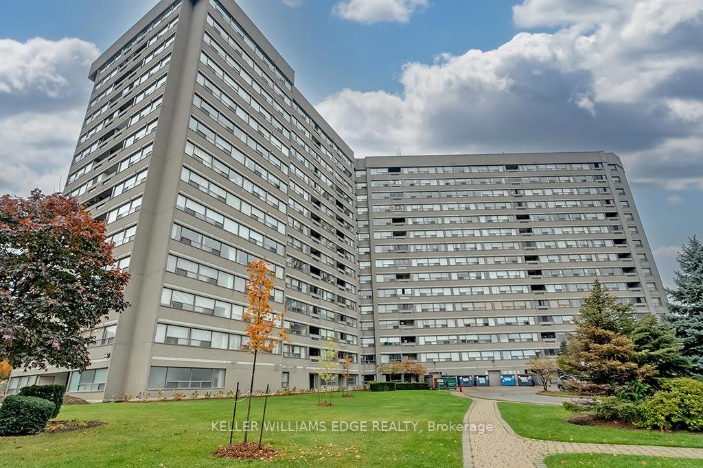 3 Bedrooms Condo at 475 The West Mall,  Toronto For sale