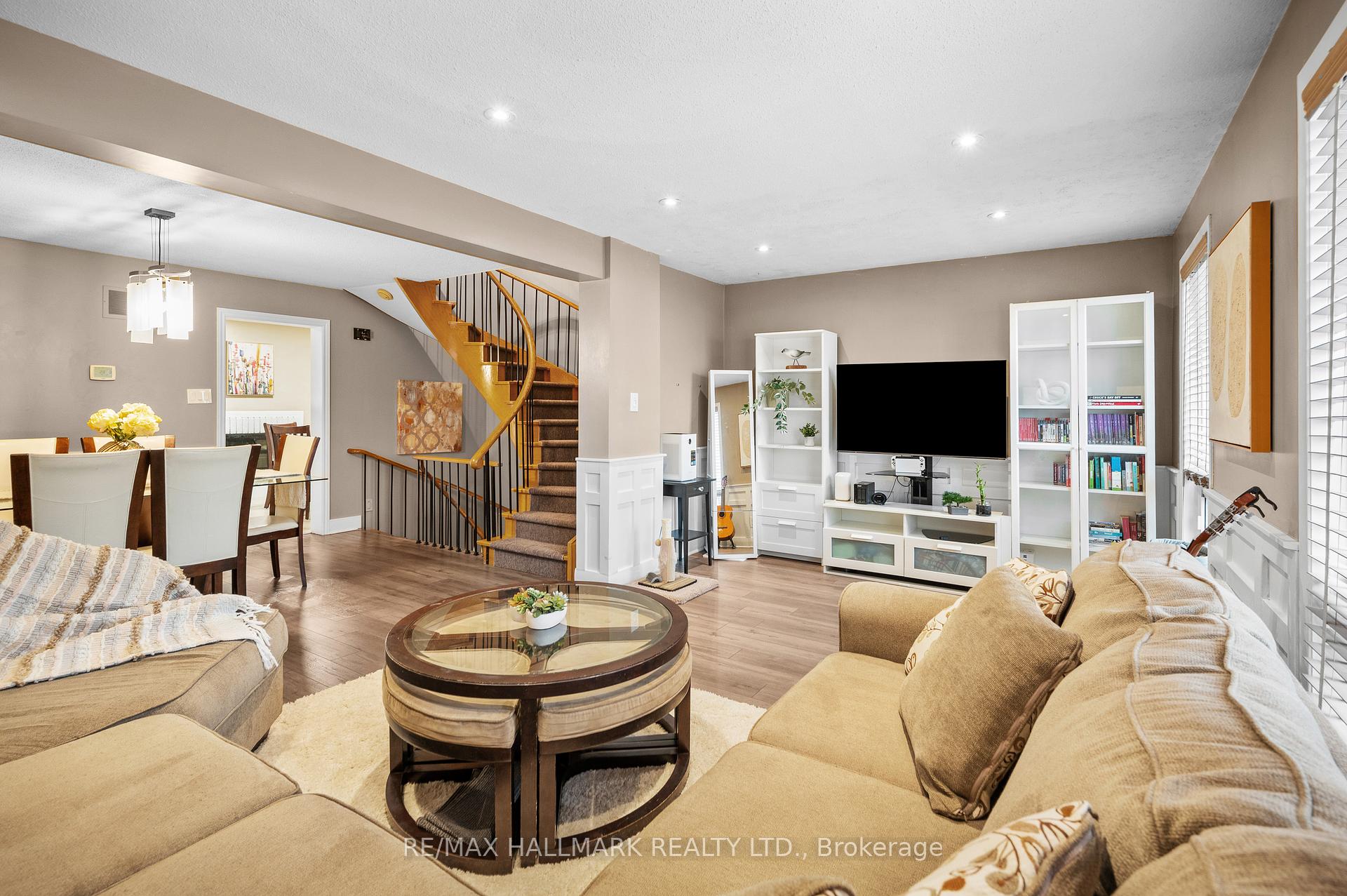 3 Bedrooms Condo at 6679 Shelter Bay,  Mississauga For sale