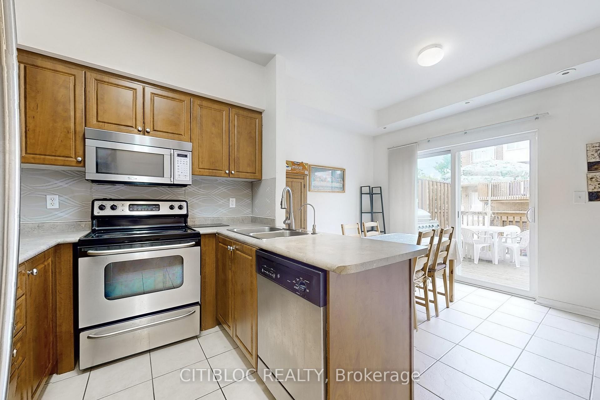 4 Bedrooms Condo at 3029 Finch, Toronto For sale