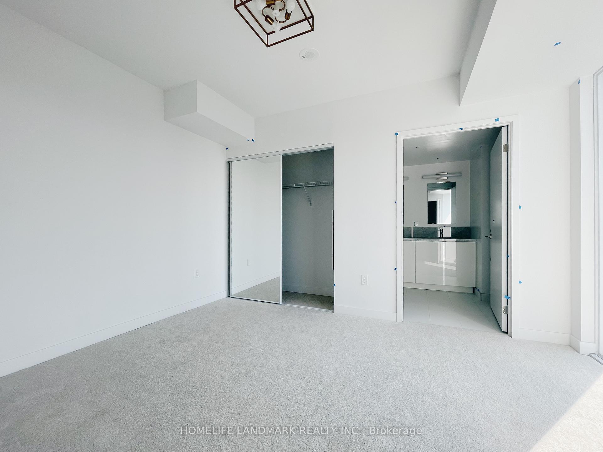 3 Bedrooms Condo at 238 Simcoe,  Toronto For sale