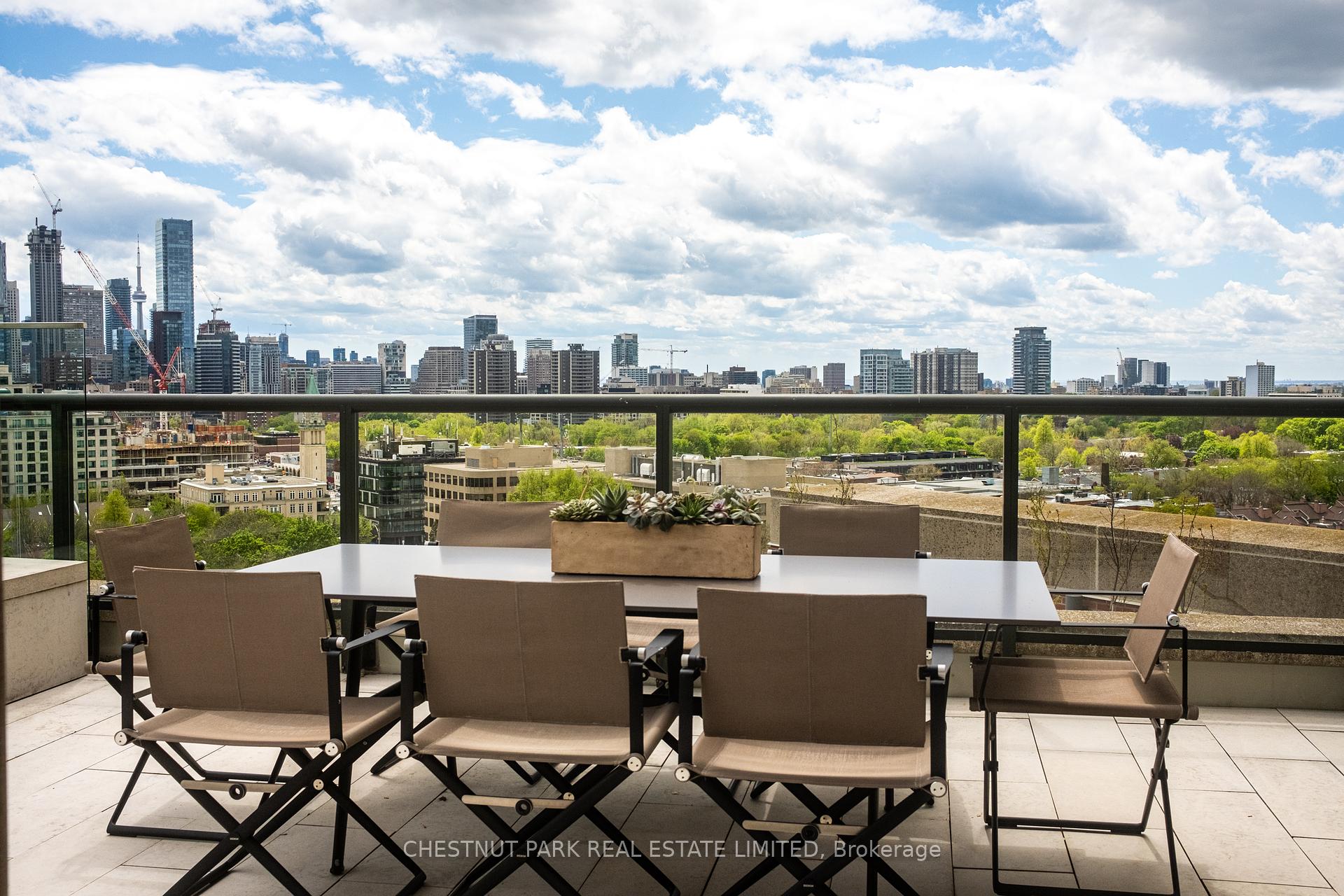 3 Bedrooms Condo at 33 Jackes,  Toronto For sale