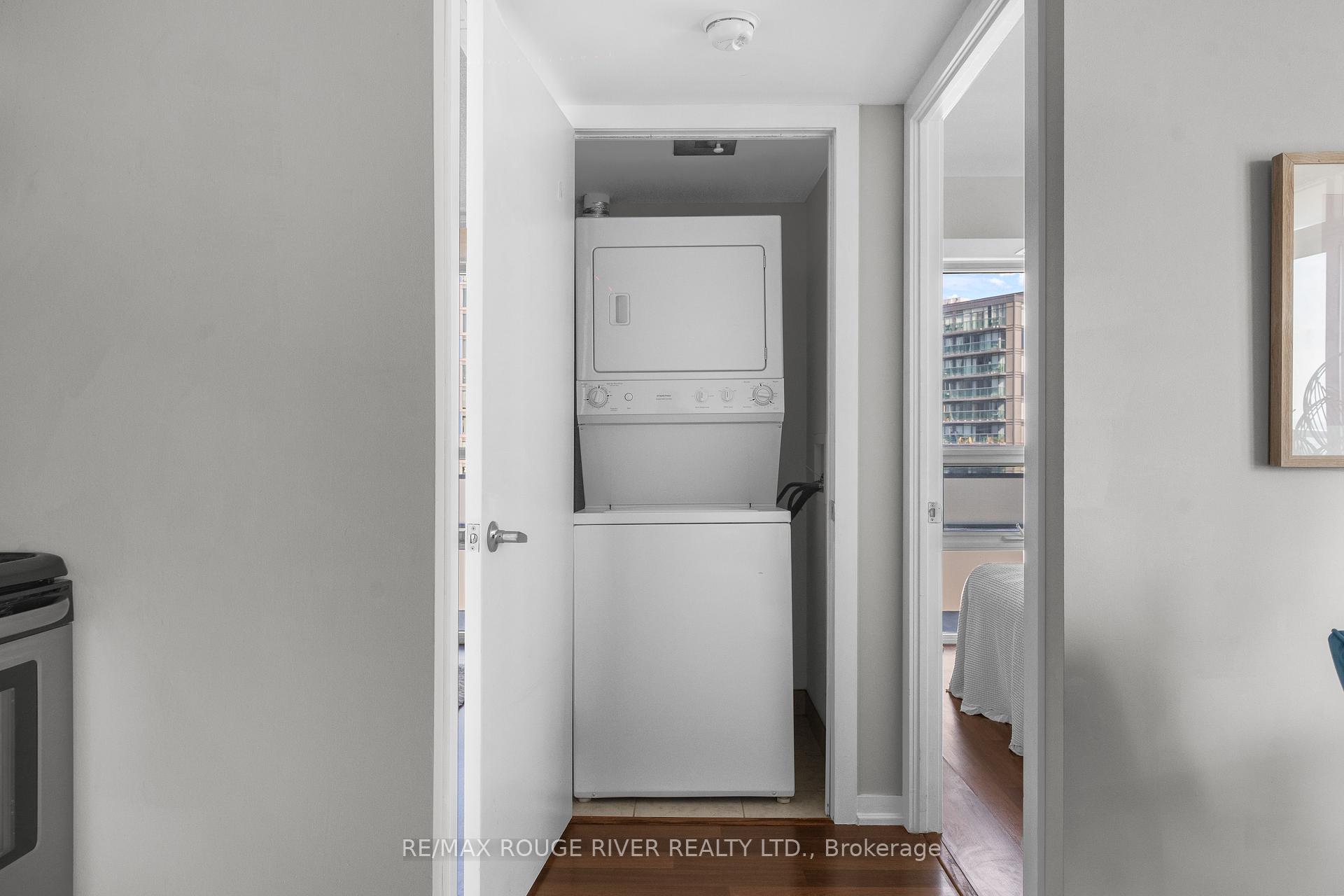 2 Bedrooms Condo at 38 Joe Shuster,  Toronto For sale