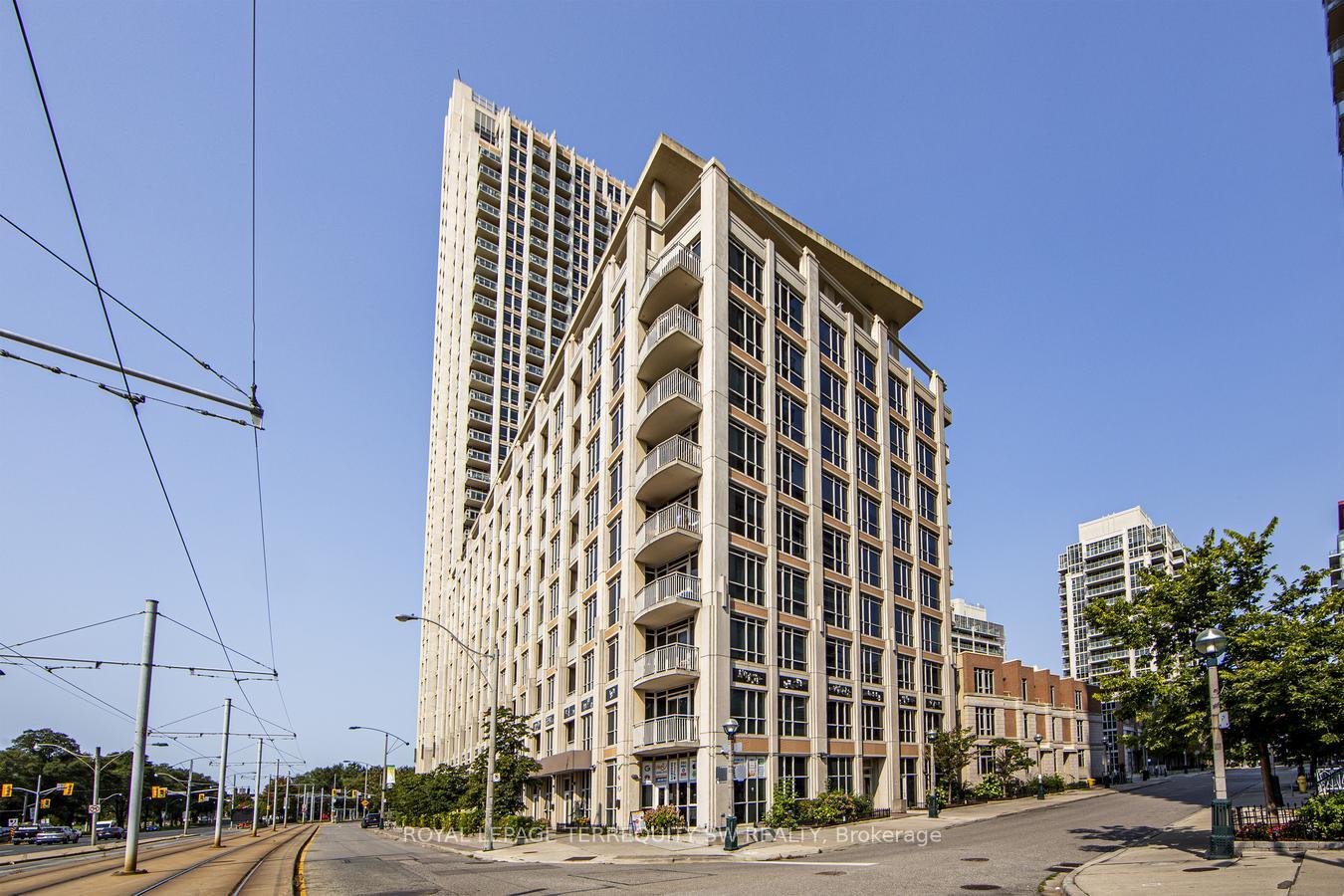 2 Bedrooms Condo at 618 A Fleet, Toronto For sale