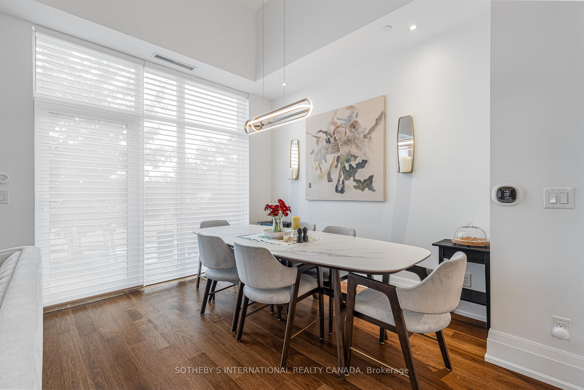 4 Bedrooms Condo at 25 Malcolm, Toronto For sale