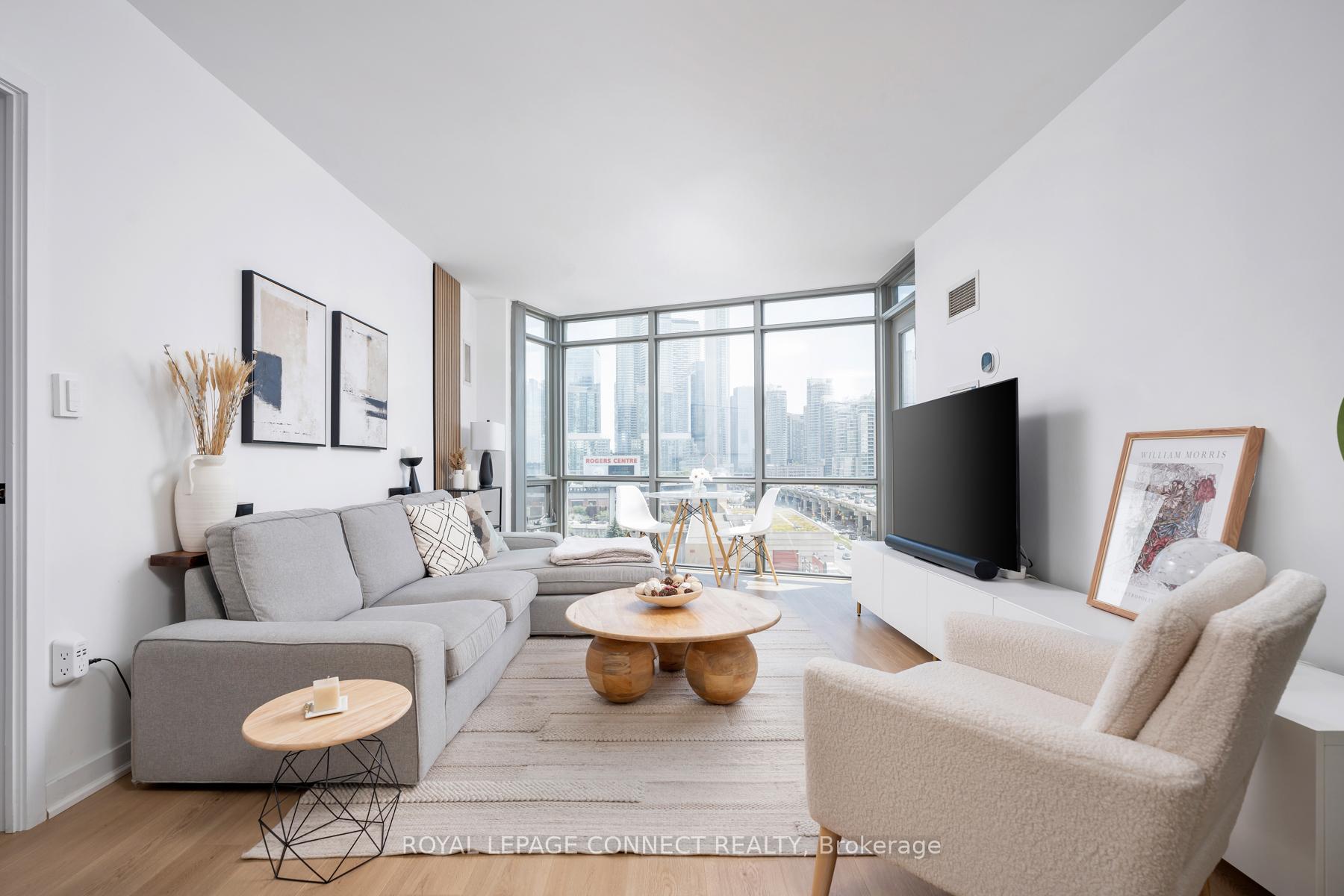 3 Bedrooms Condo at 5 Mariner, Toronto For sale