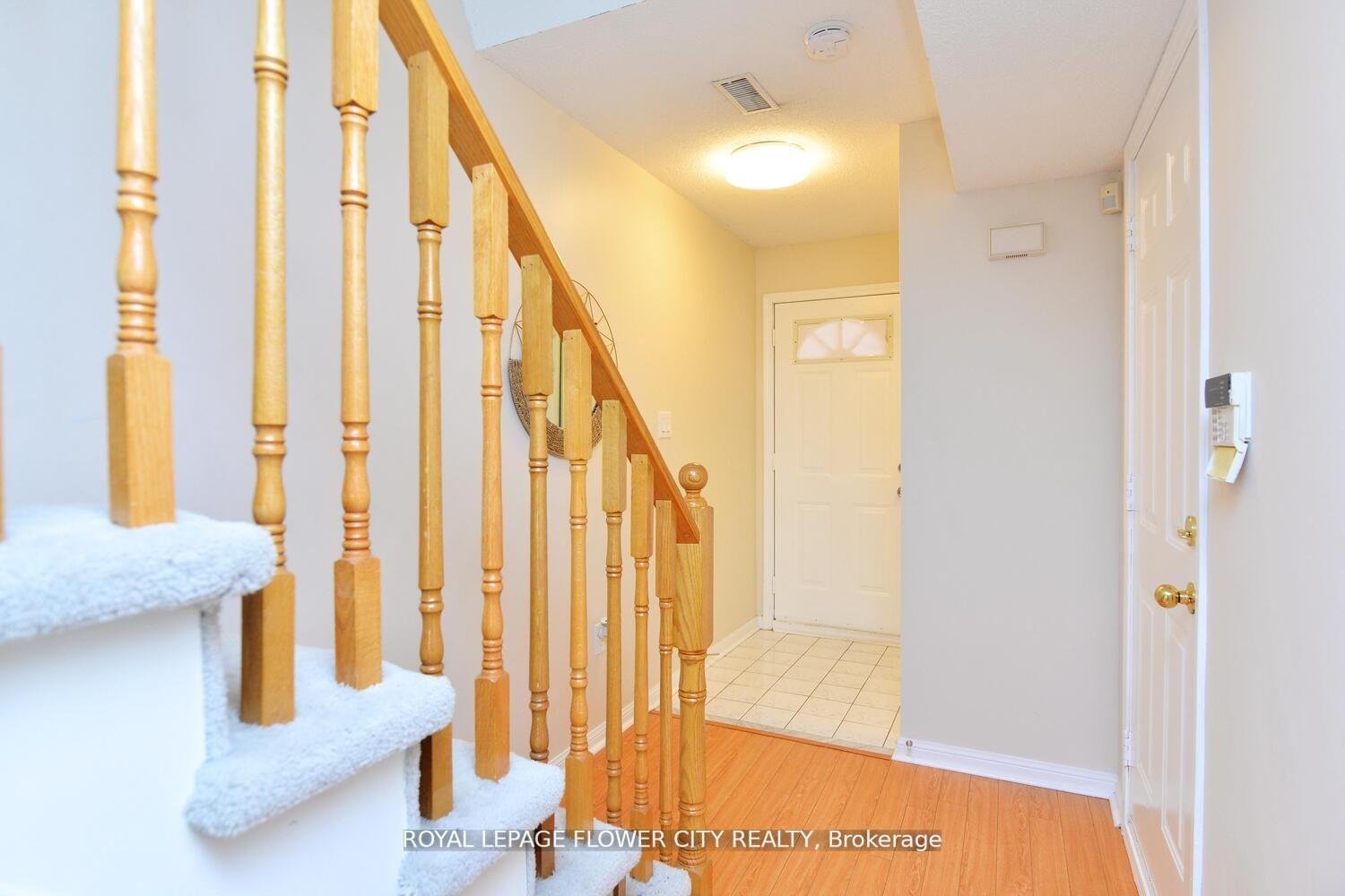 3 Bedrooms Condo at 4950 Rathkeale,  Mississauga For sale