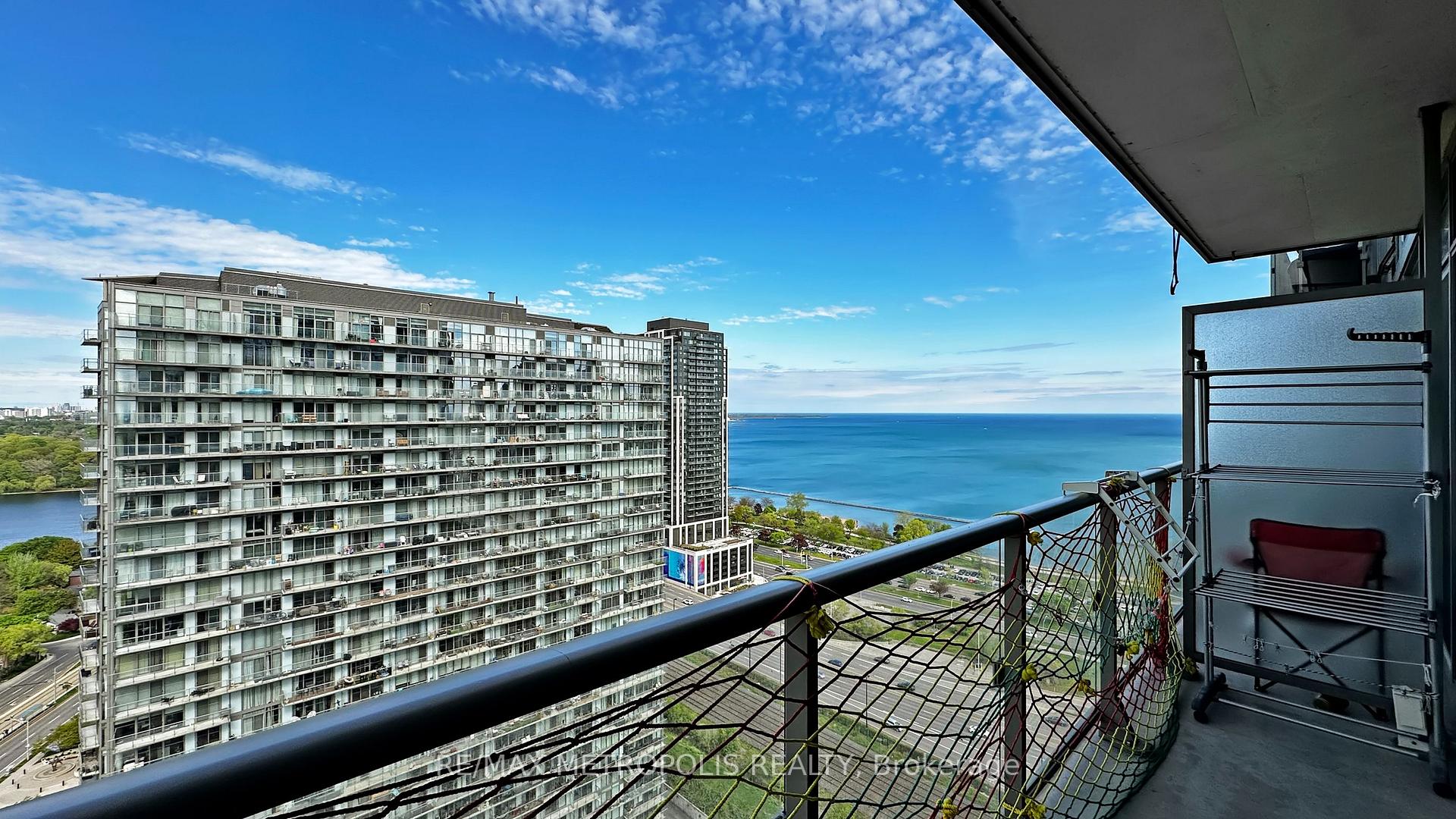 1 Bedroom Condo at 105 The Queensway, Toronto For sale