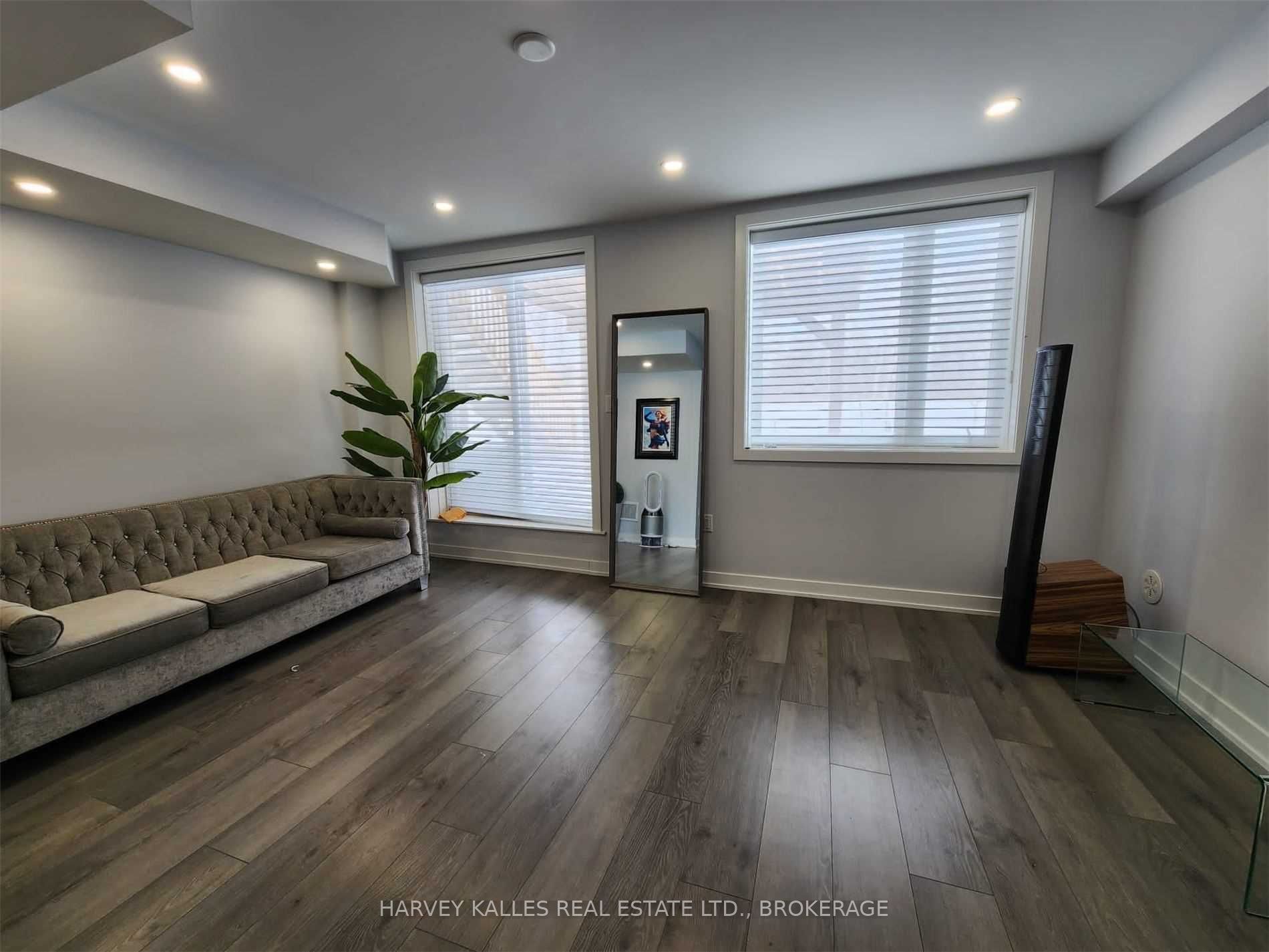 250 Finch Avenue 26