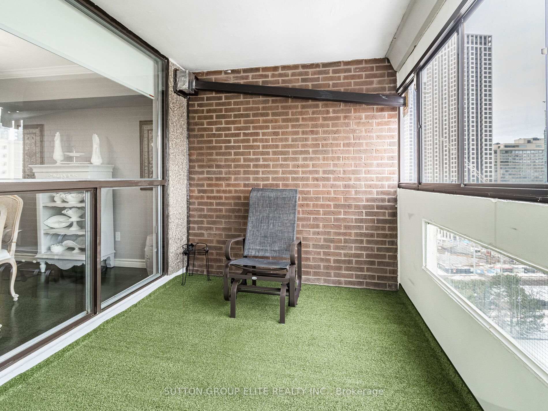 2 Bedrooms Condo at 50 Elm, Mississauga For sale