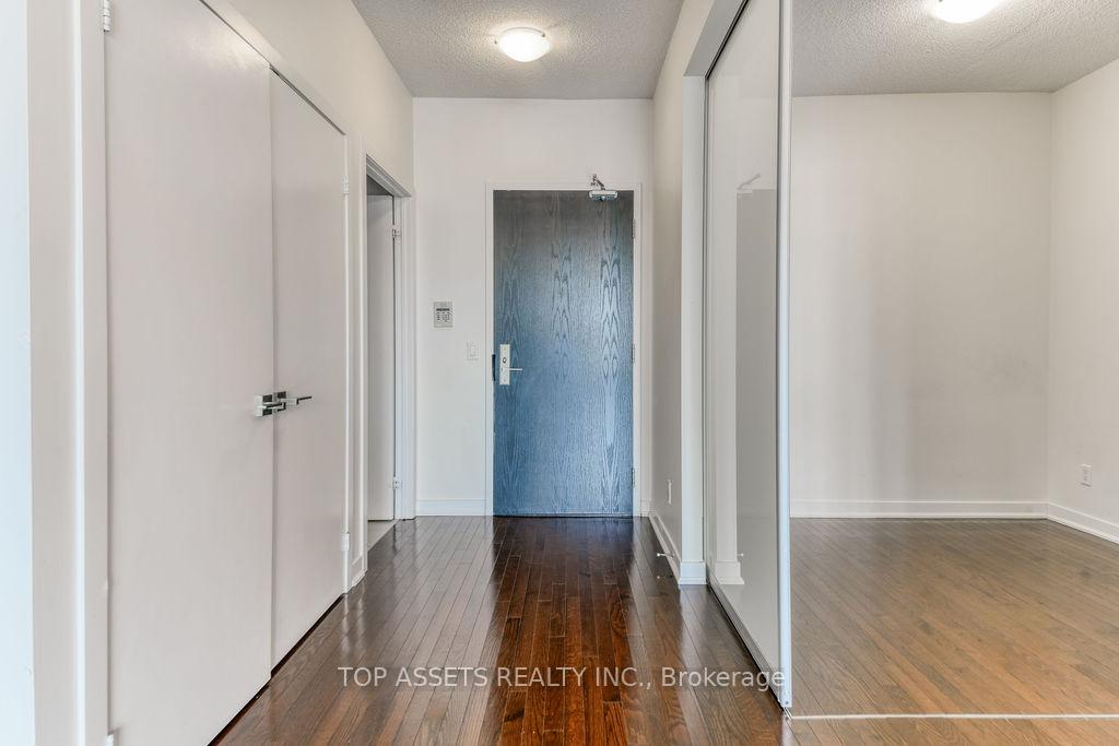 3 Bedrooms Condo at 770 Bay, Toronto For sale