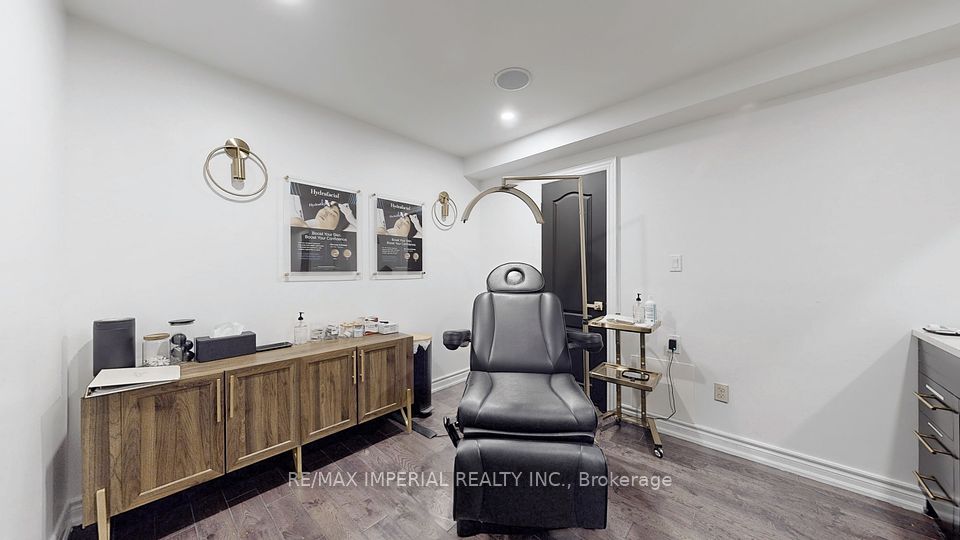 156 Main (Unionville)