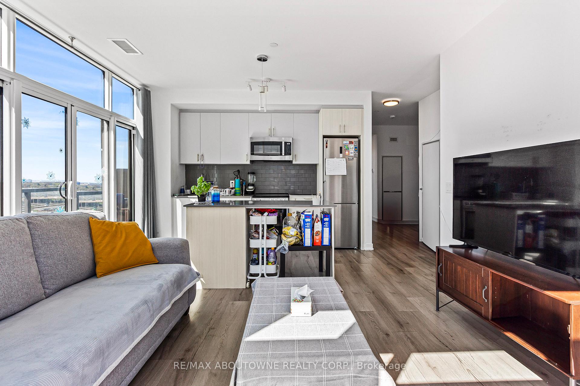 3 Bedrooms Condo at 1195 The Queensway, Toronto For sale