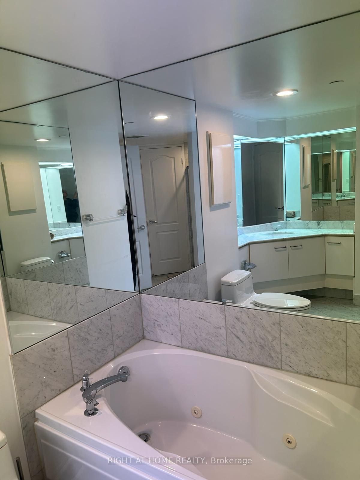 #1812 - 38 Elm Street, Toronto, ON M5G 2K5