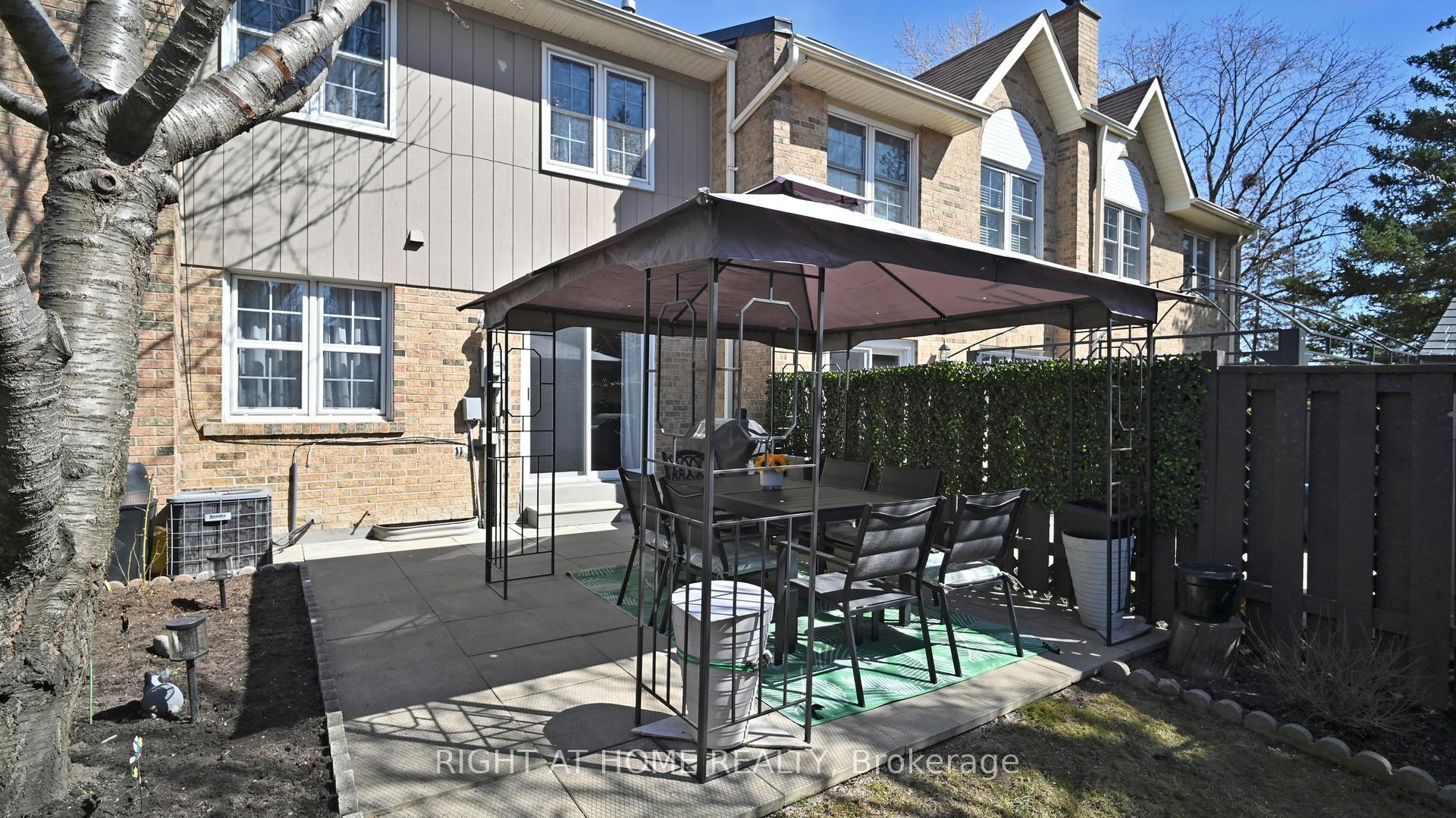 3 Bedrooms Condo at 1951 Rathburn, Mississauga For sale