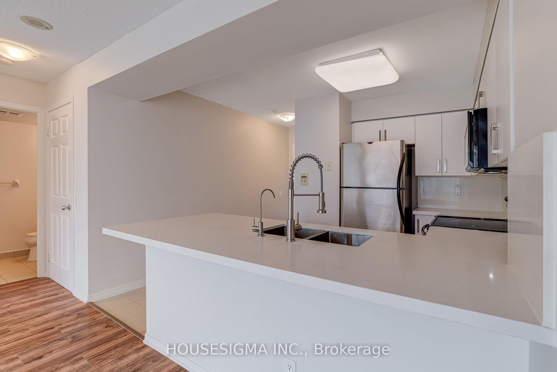 2 Bedrooms Condo at 28 Harrison Garden, Toronto For sale