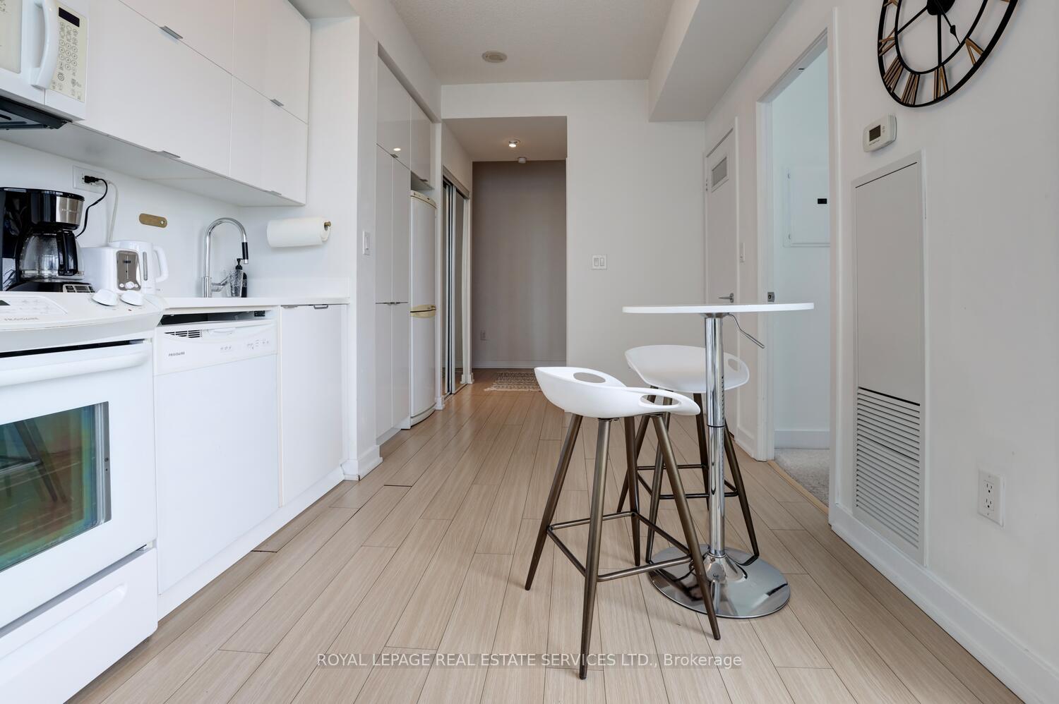 1 Bedroom Condo at 21 Iceboat,  Toronto For sale