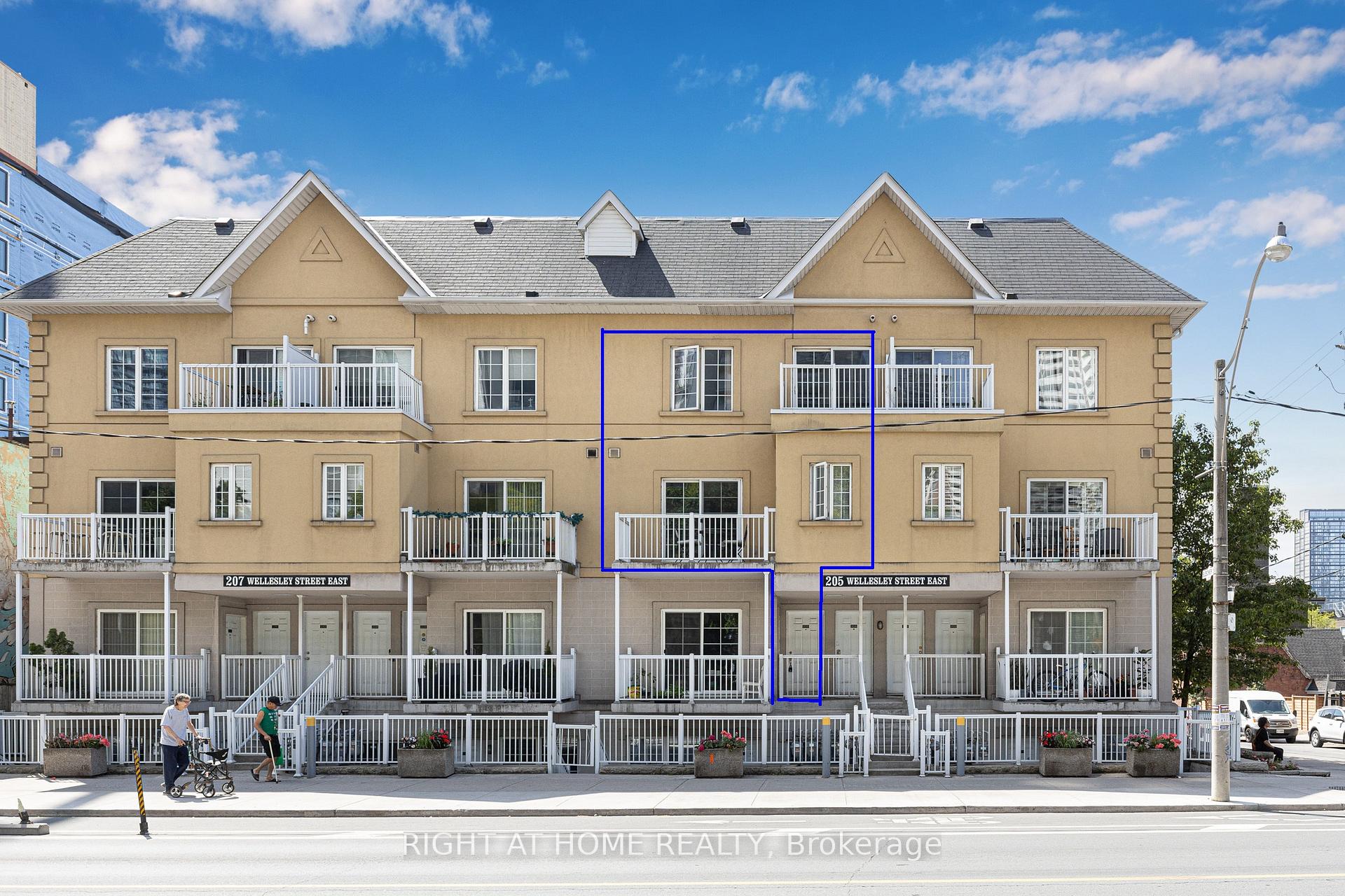 3 Bedrooms Condo at 205 Wellesley, Toronto For sale