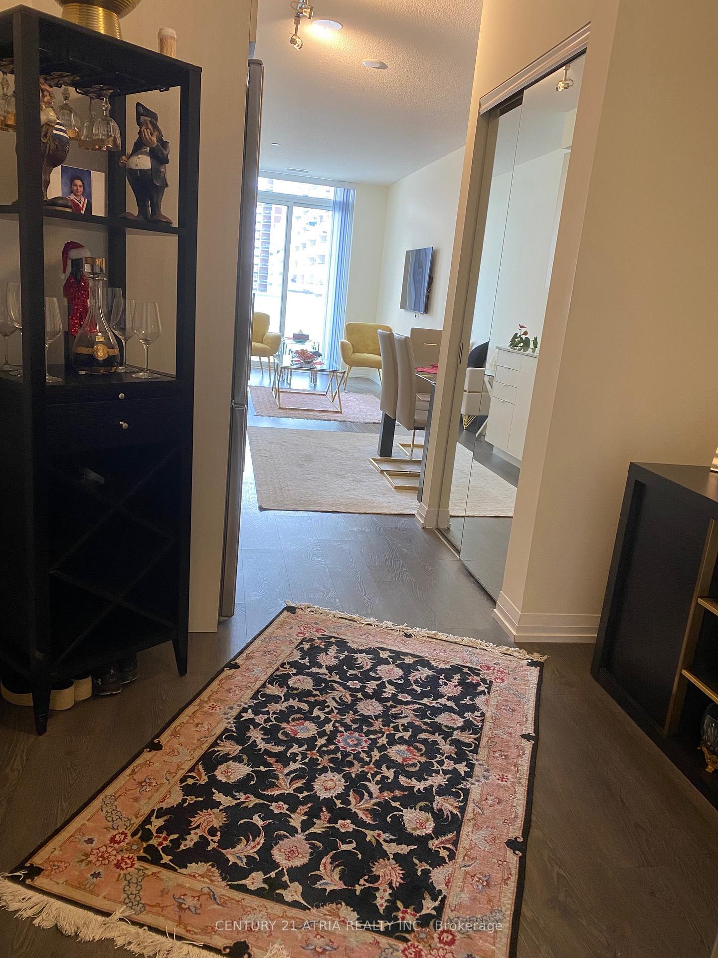 2 Bedrooms Condo at 101 Erskine, Toronto For sale