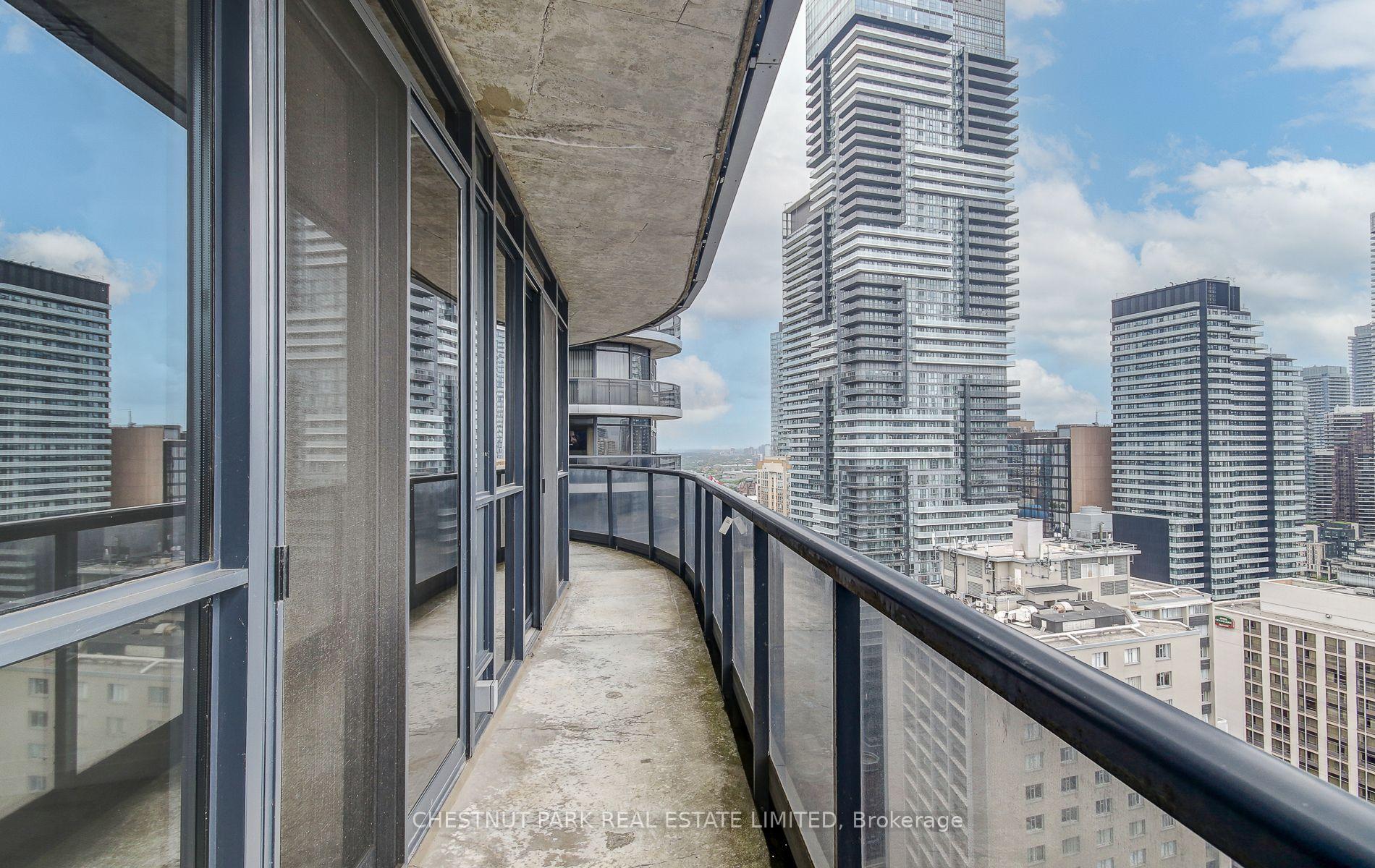 2 Bedrooms Condo at 25 Carlton, Toronto For sale