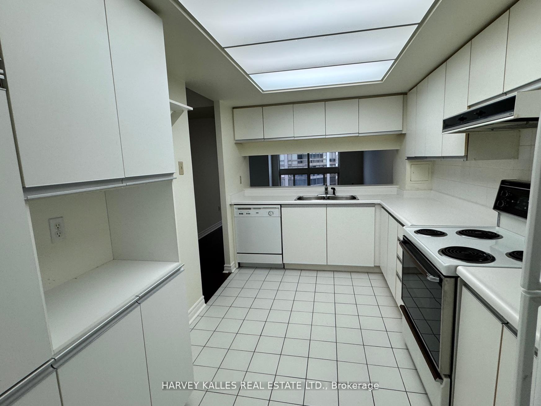 2 Bedrooms Condo at 5 Kenneth, Toronto For sale