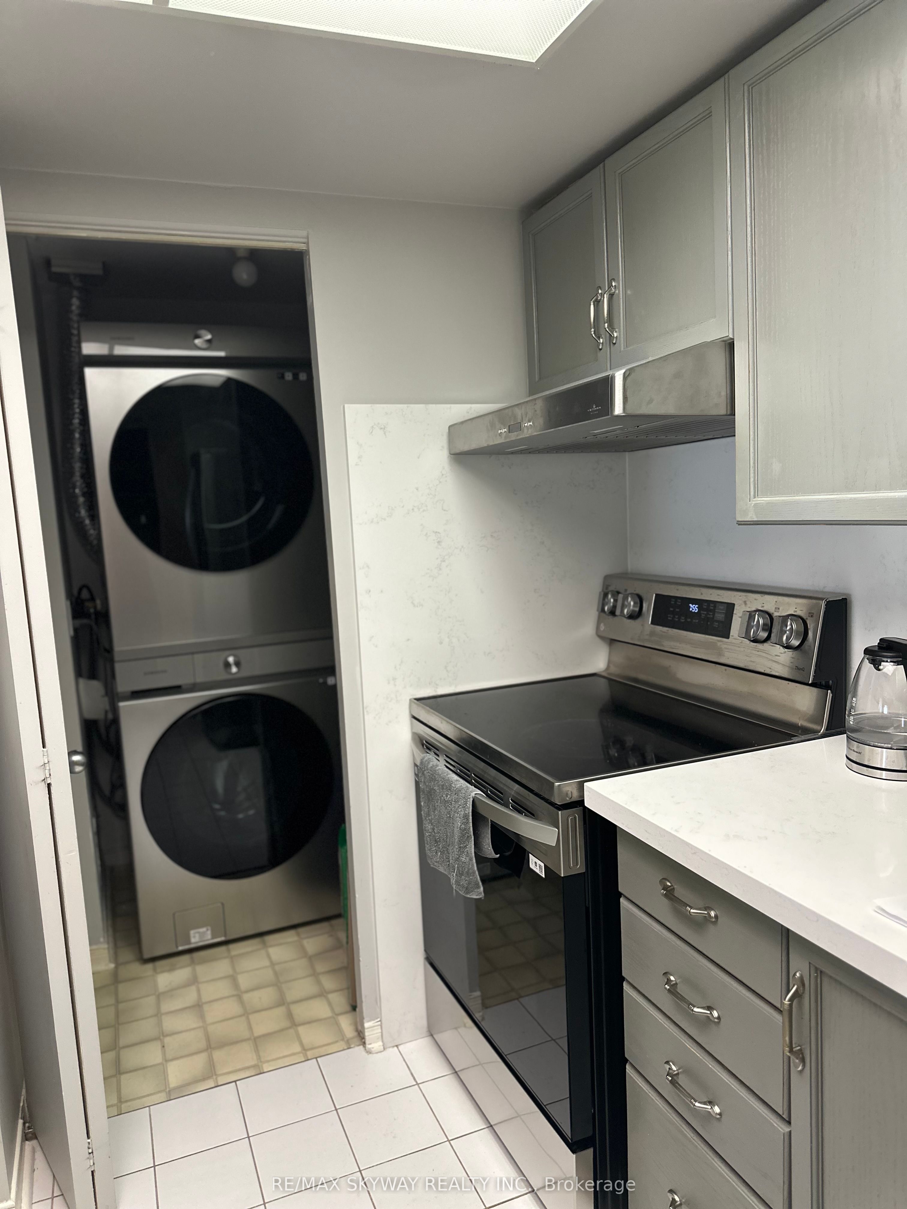 75 King Street E, #1104