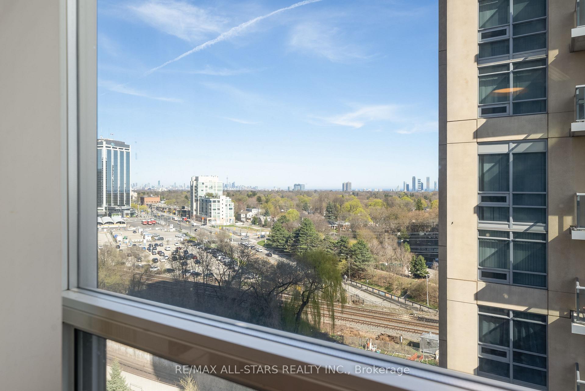 2 Bedrooms Condo at 5 Michael Power, Toronto For sale