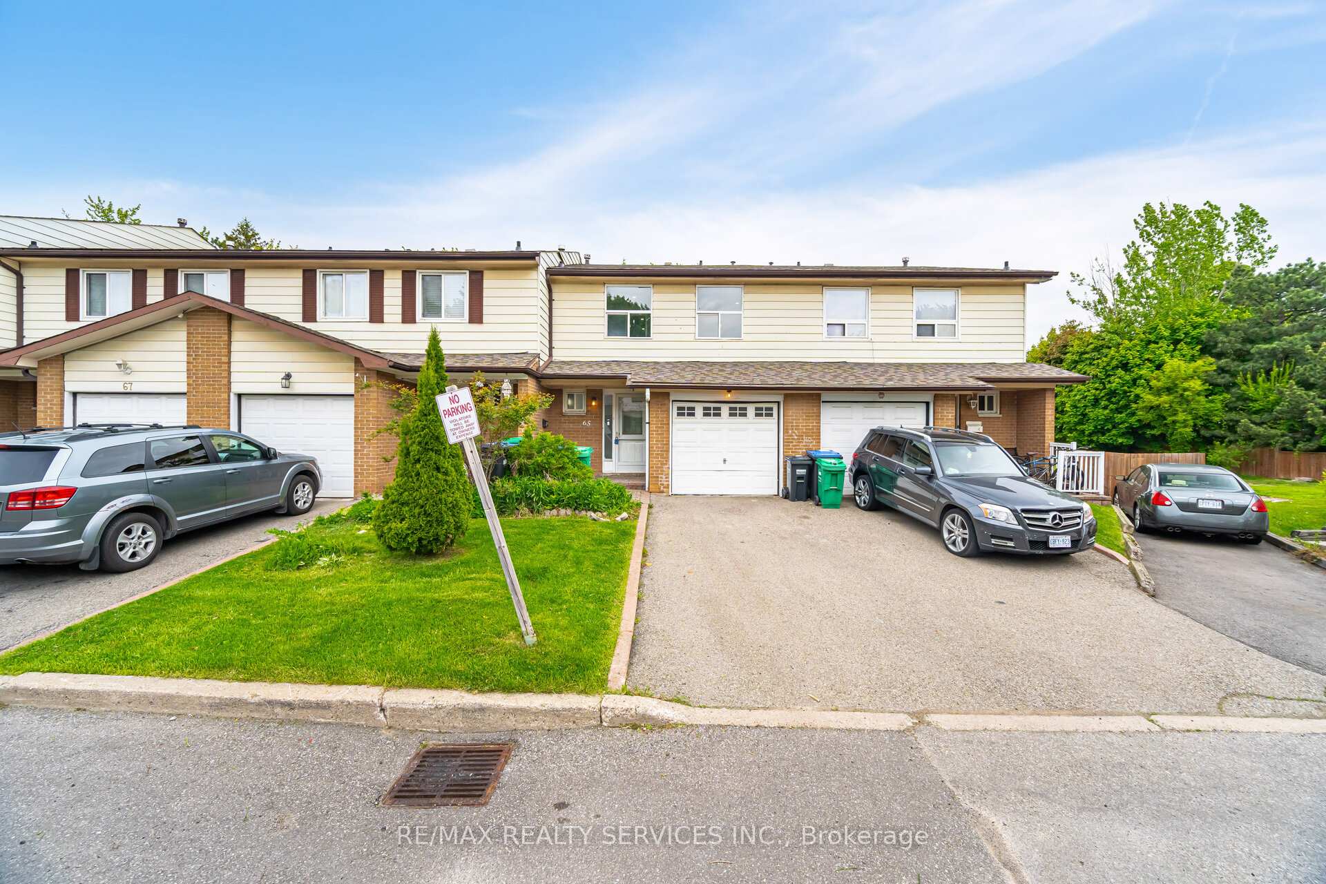 5 Bedrooms Condo at 3525 Brandon Gate, Mississauga For sale