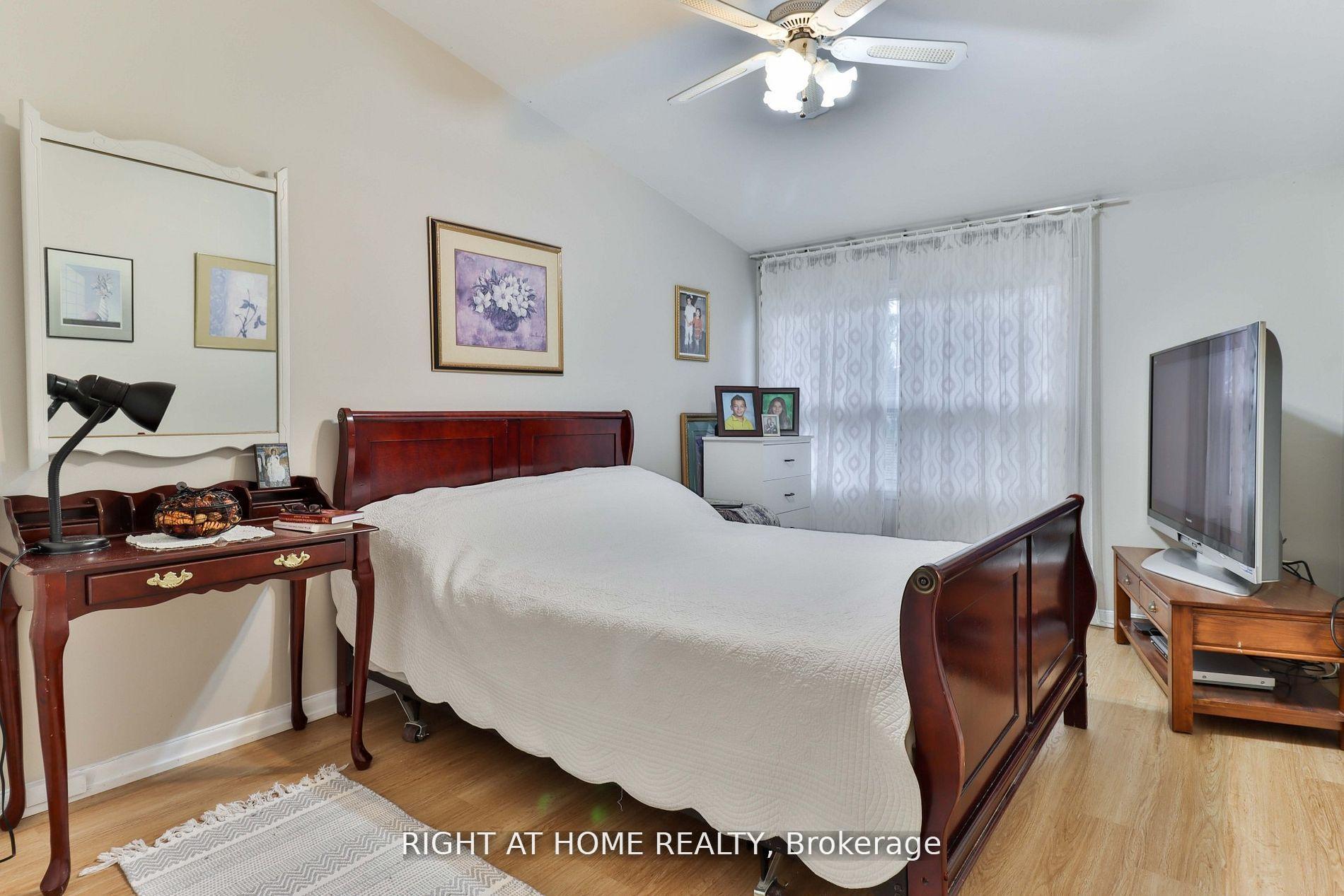 4 Bedrooms Condo at 50 Three Valleys, Toronto For sale